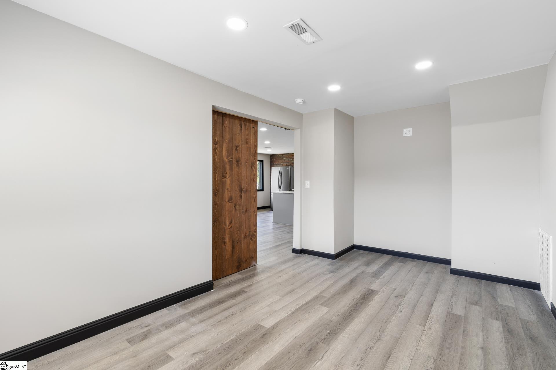 327 W Main, Clinton, South Carolina image 19