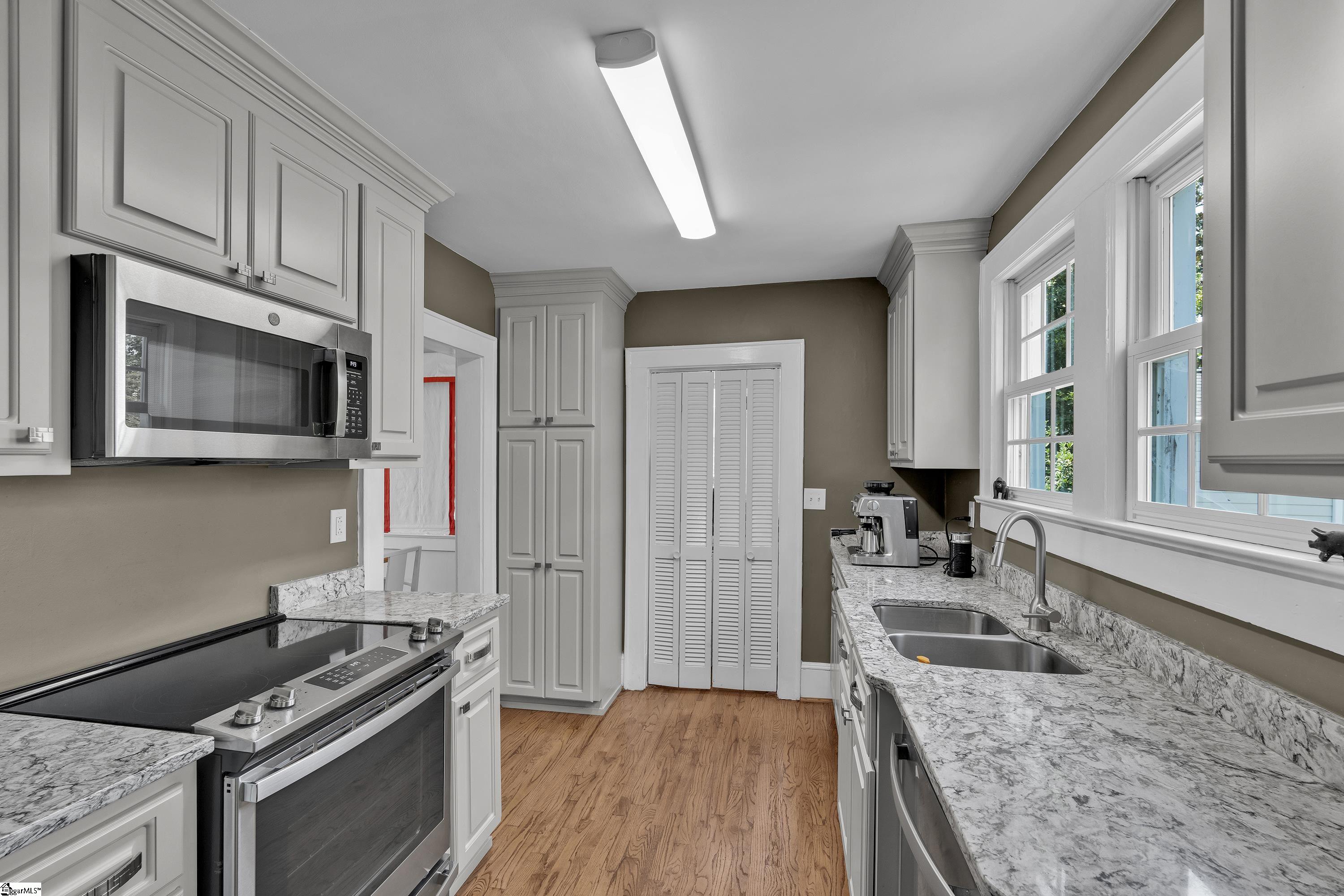 23 Warner, Greenville, South Carolina image 8
