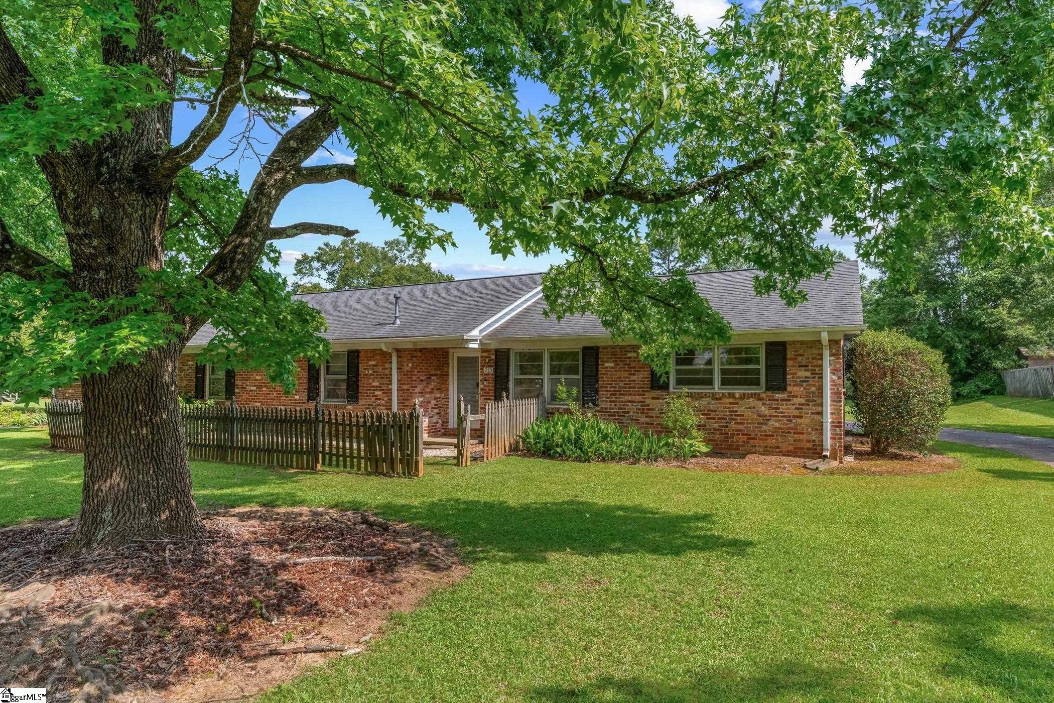213 Knollwood Drive, Spartanburg SC 29301-4405