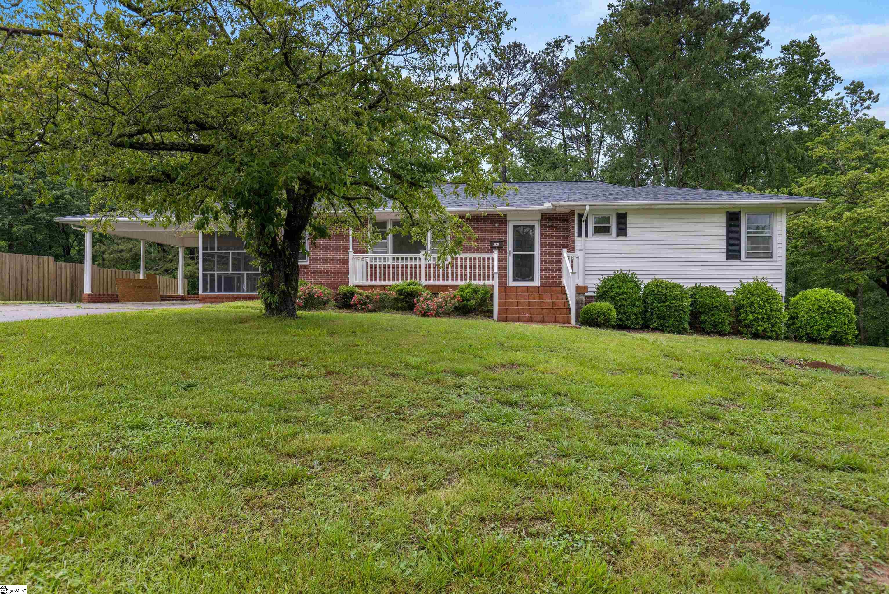 17 E Summit Drive, Ware Shoals SC 29692