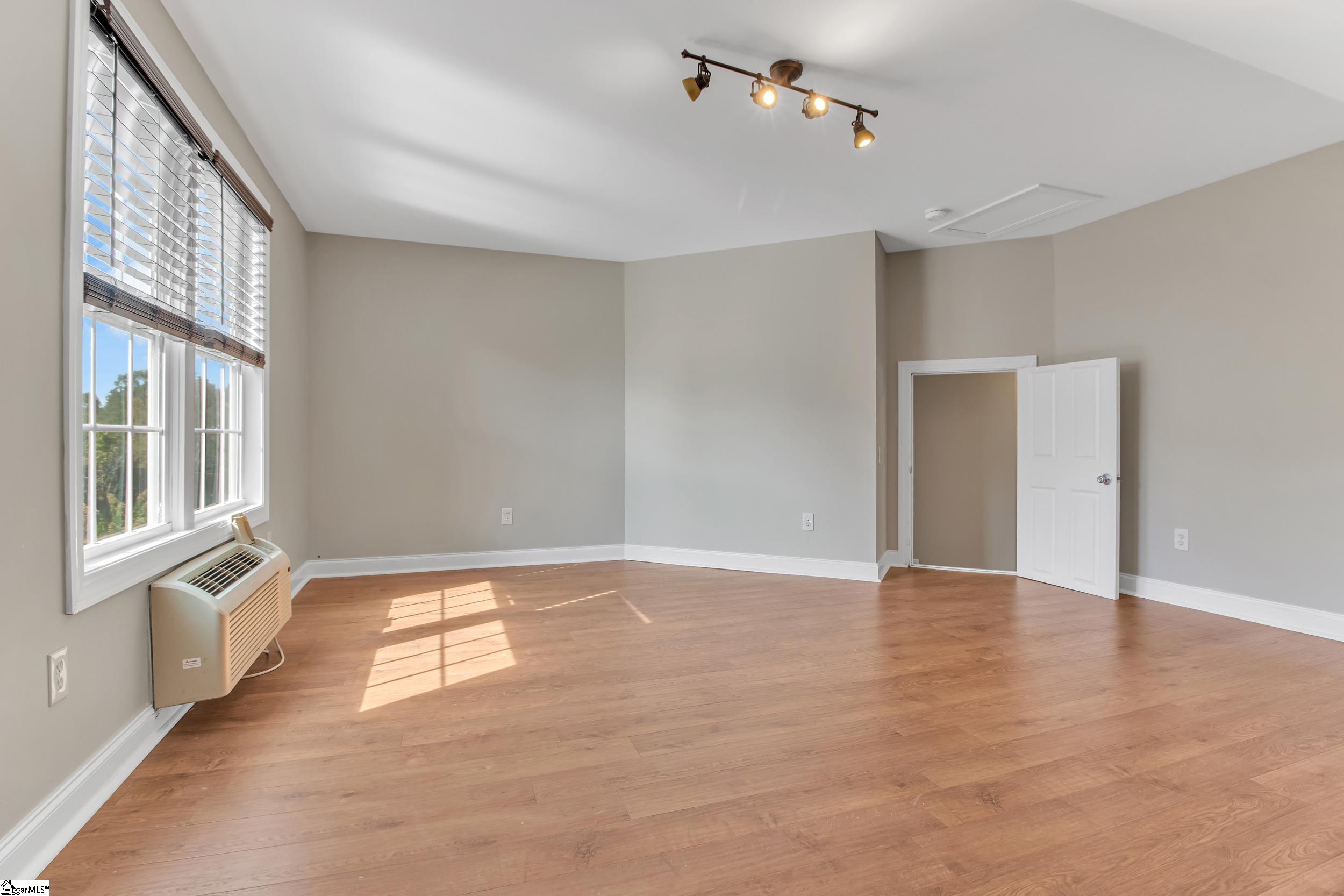 MLS #1572606 image #37