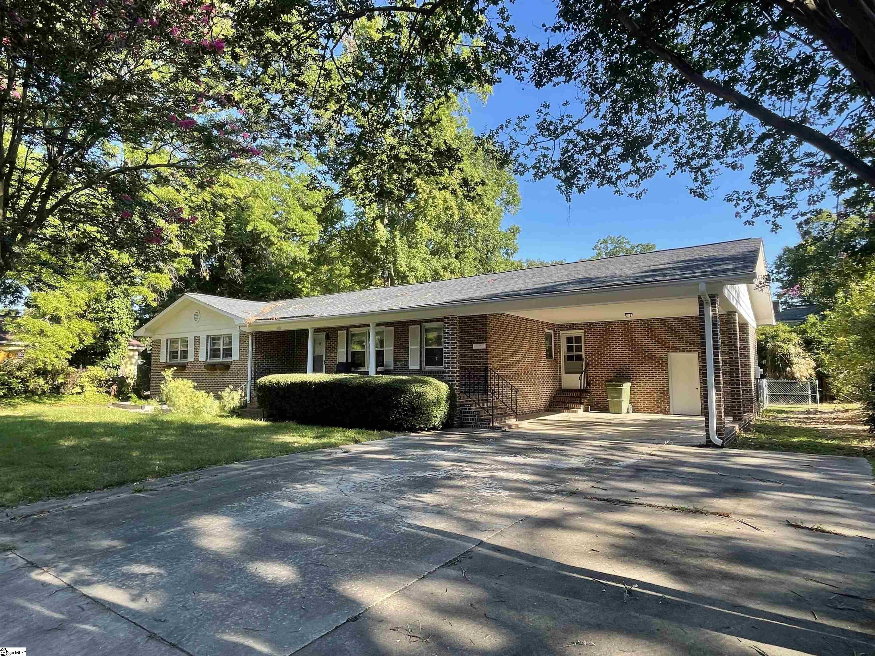 Homes for sale in Clinton, SC | 102 W Maple St, Clinton, SC 29325 | MLS# 1580125