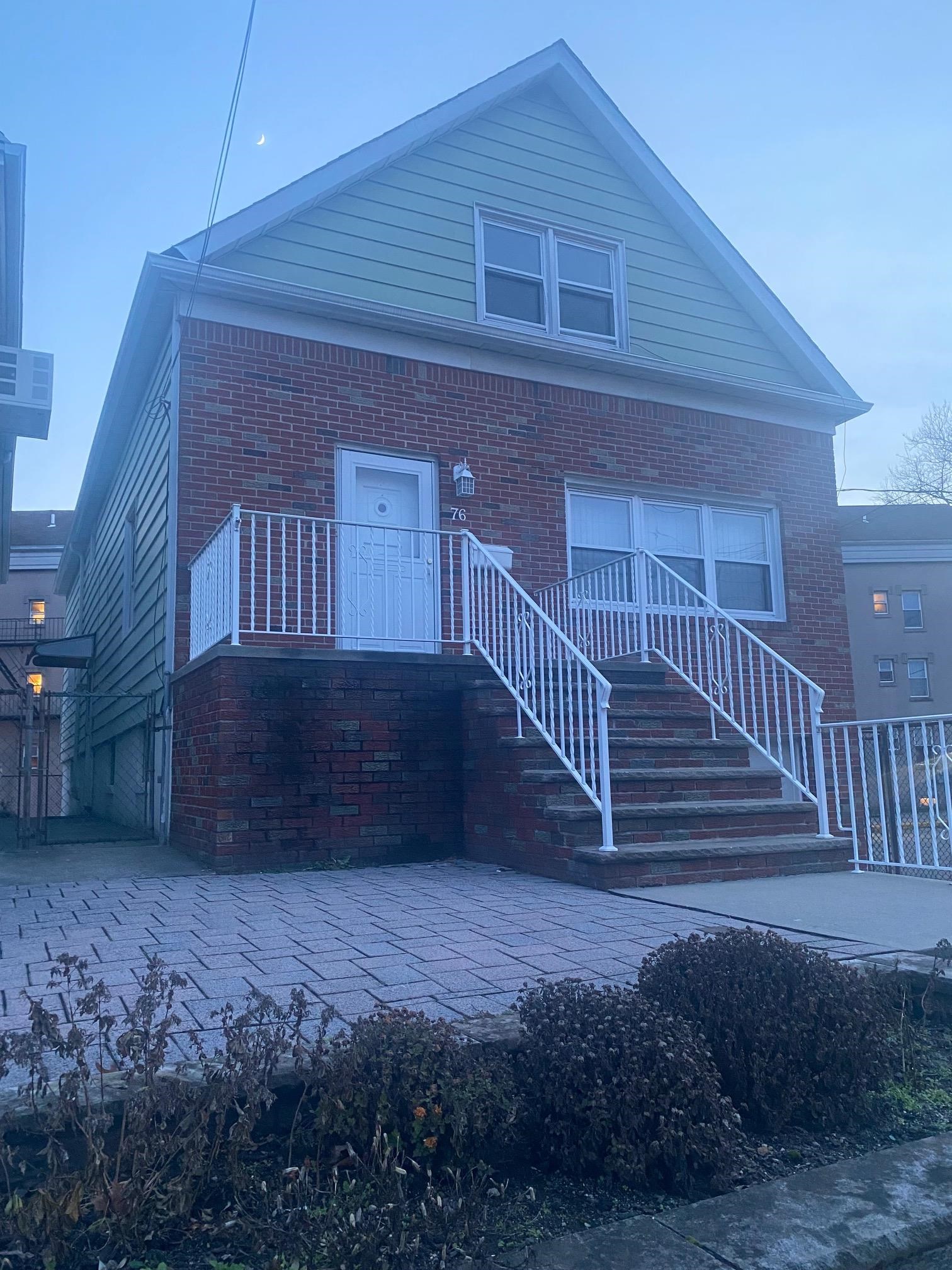 76 2nd St 1, Bayonne, NJ 07002
