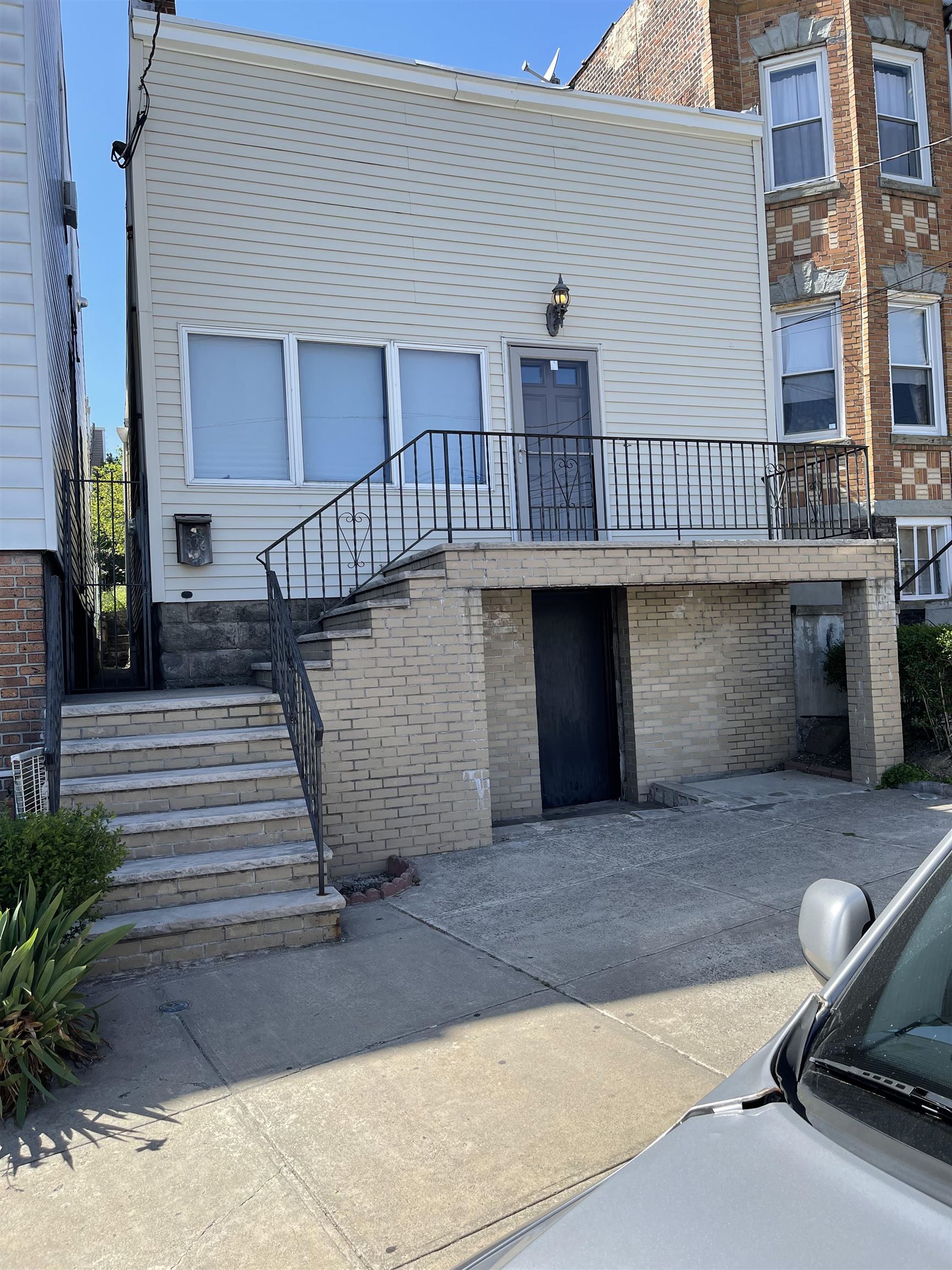 326 PATERSON PLANK RD, JC, Heights, NJ 07307