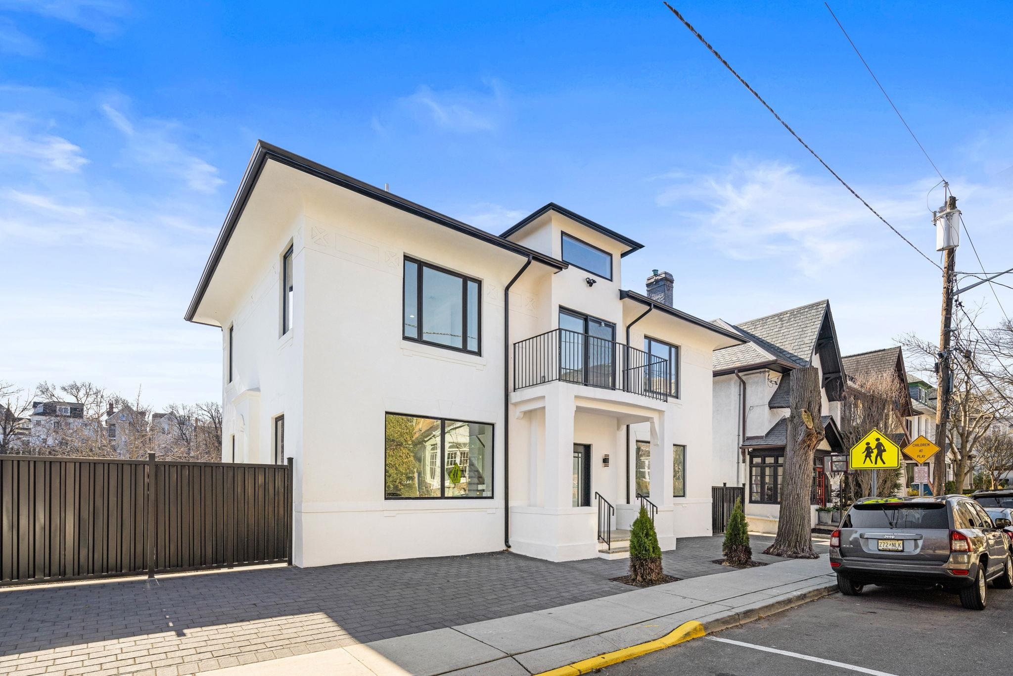 88 STERLING AVE, Weehawken, NJ 07086