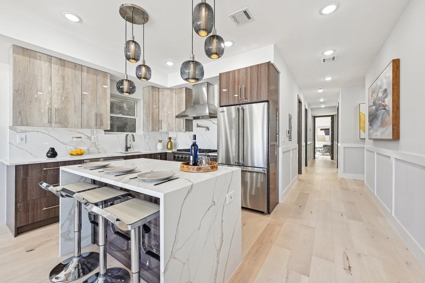 listing main picture