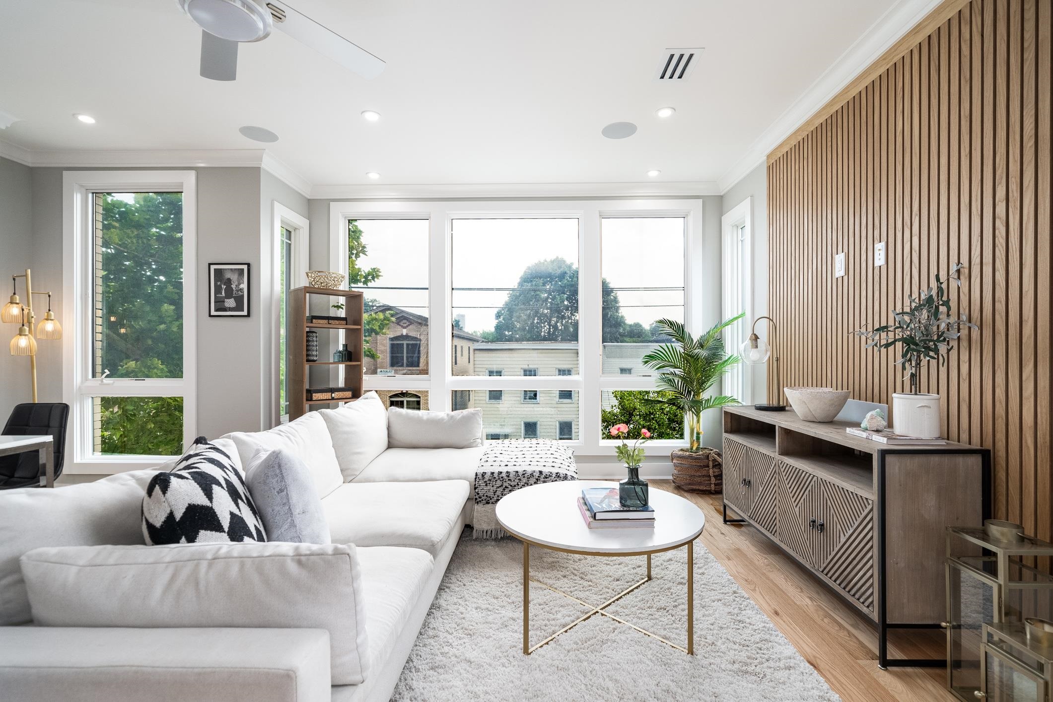 listing main picture