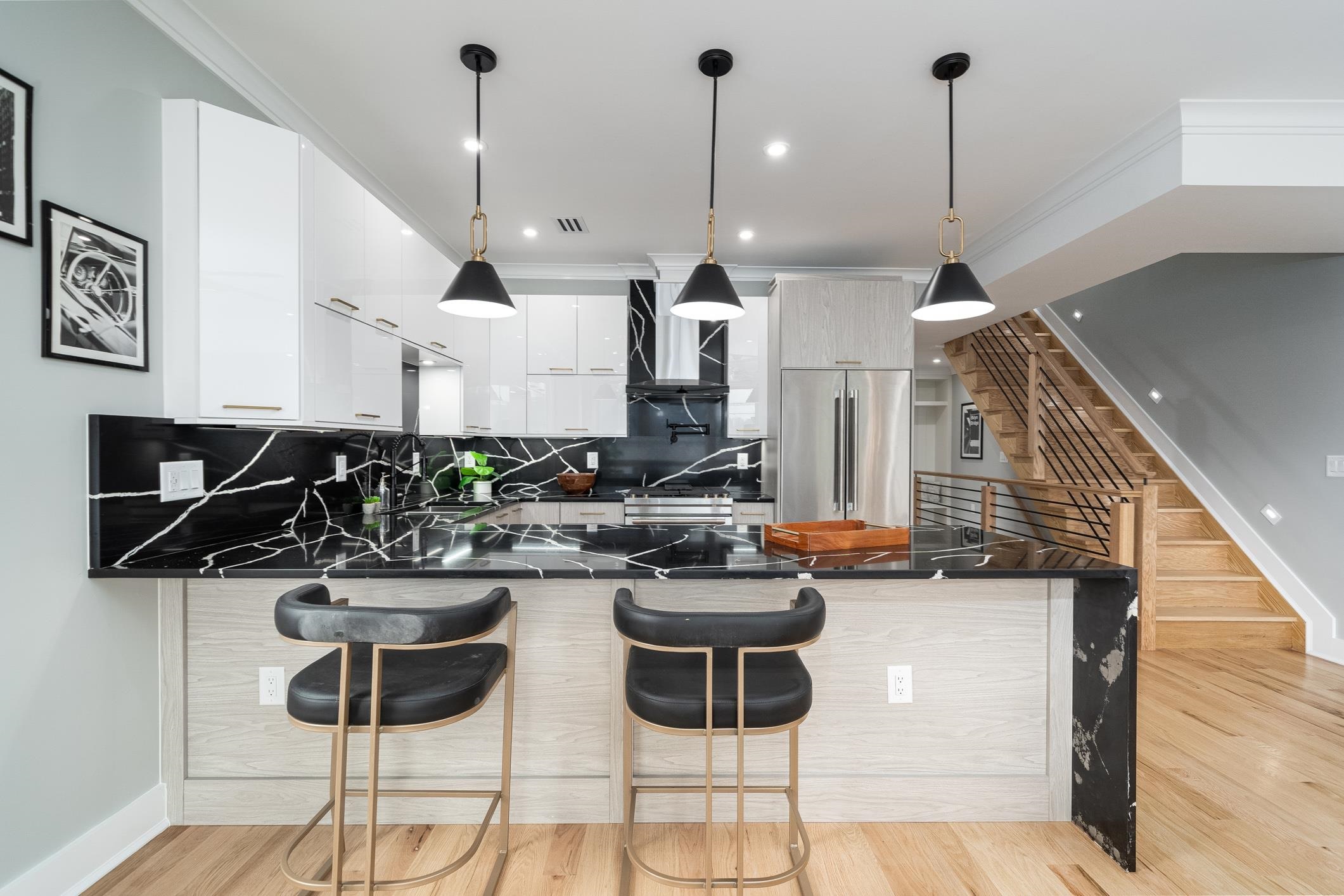 listing main picture