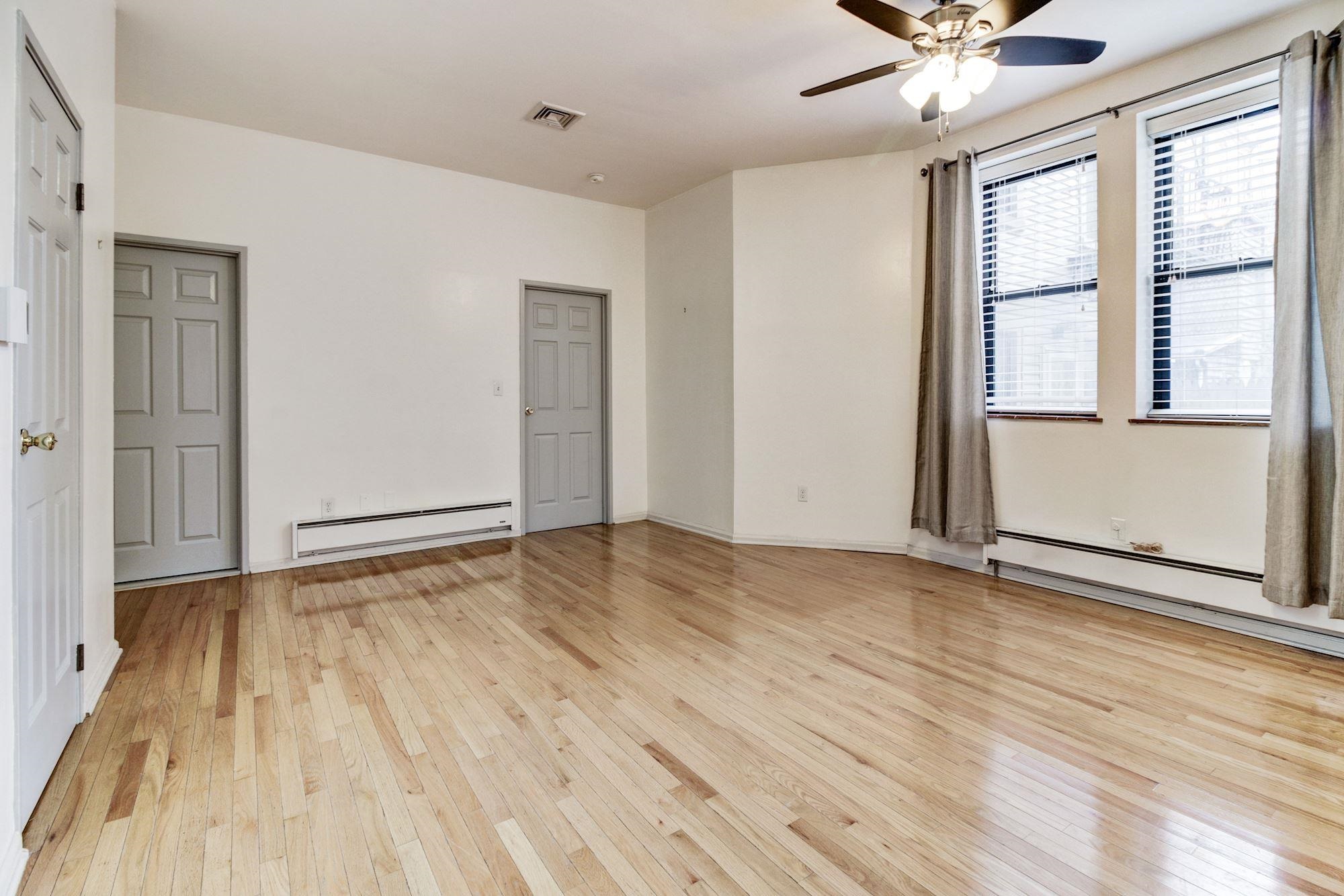 listing main picture