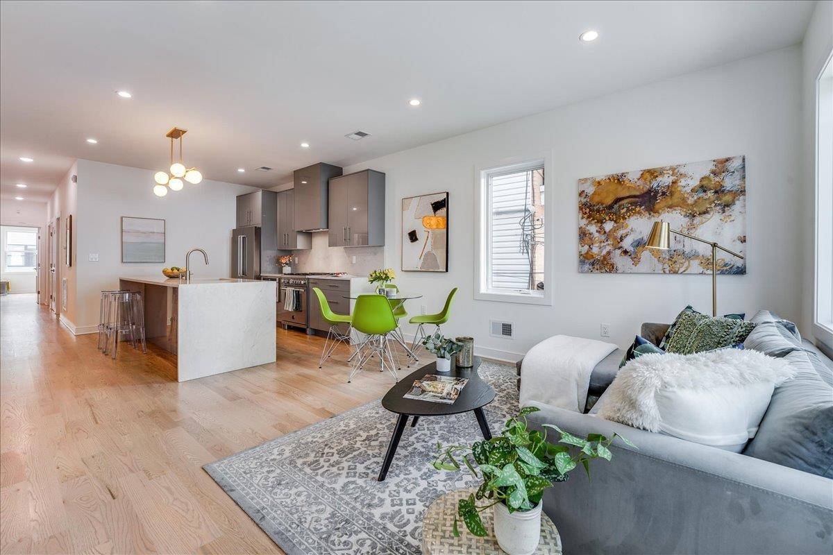 listing main picture