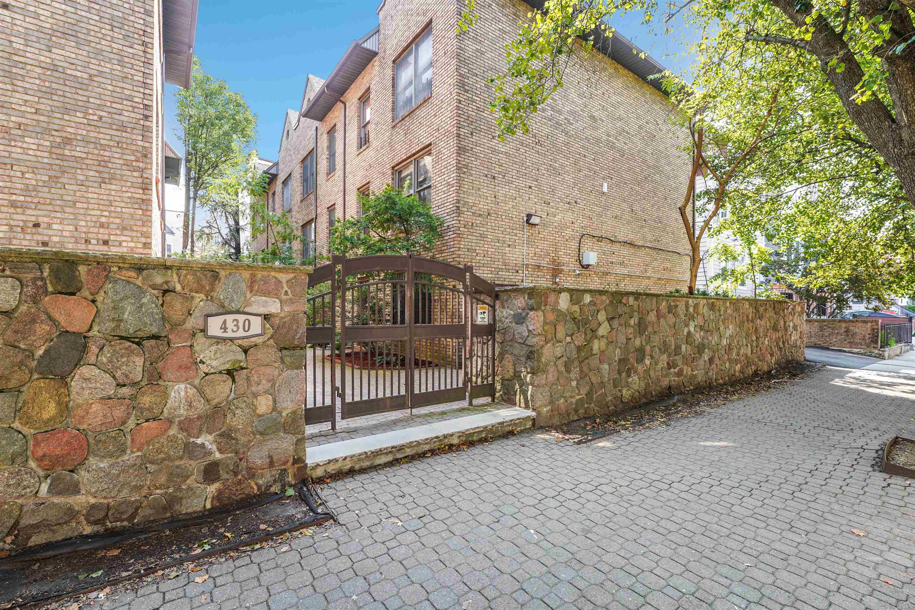 listing main picture