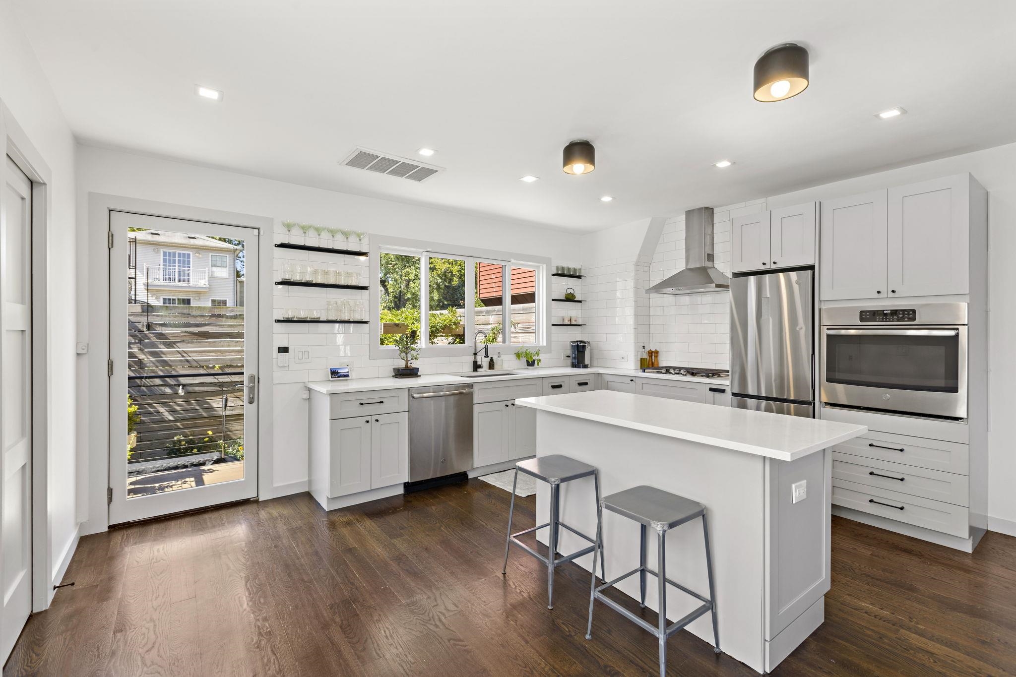 listing main picture