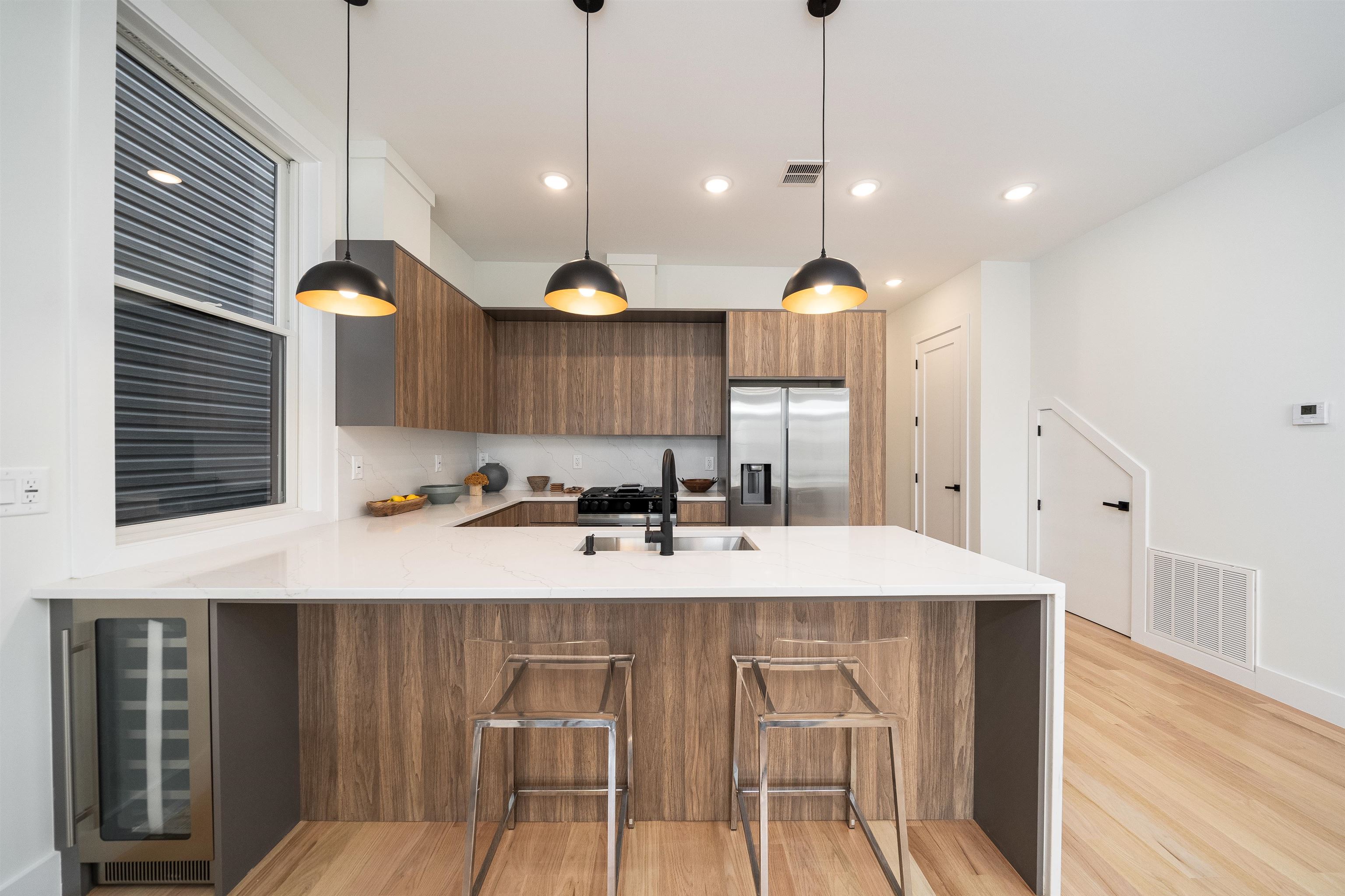 listing main picture