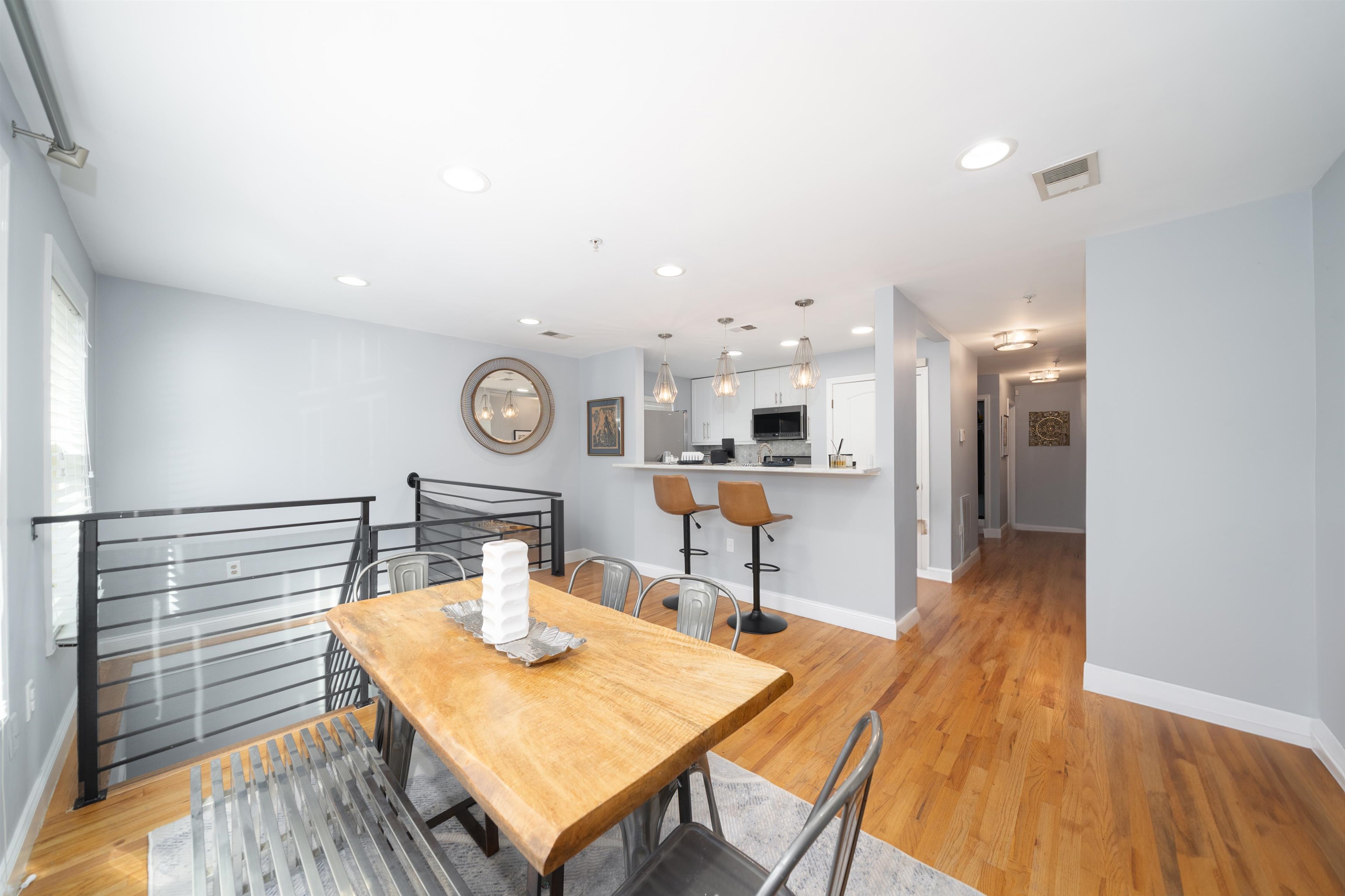 listing main picture