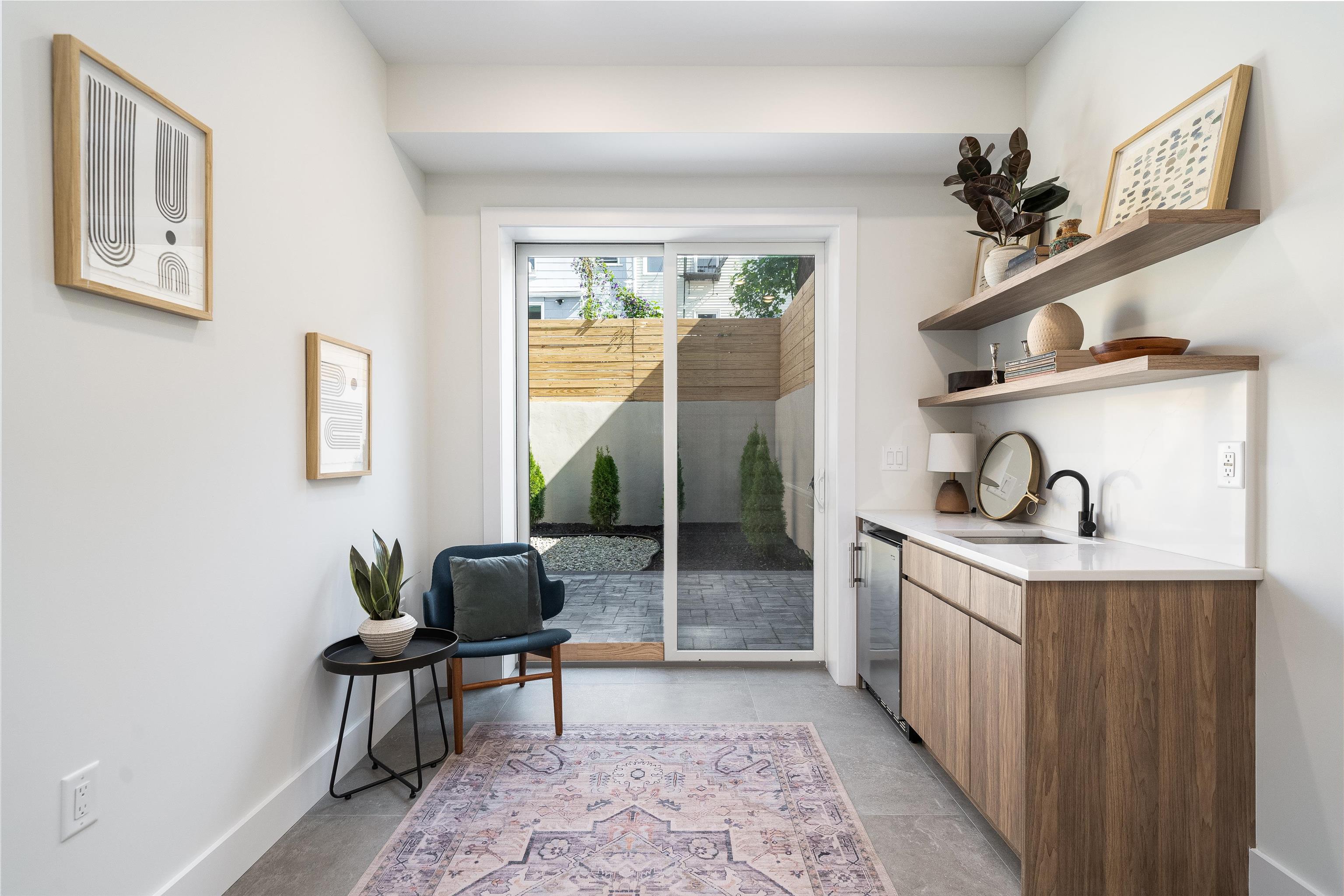 listing main picture