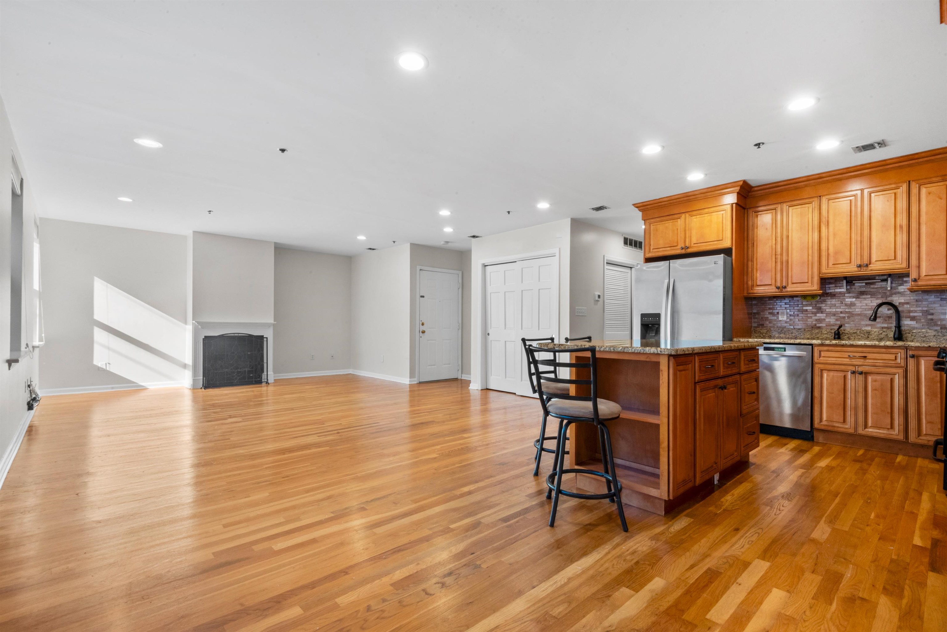 listing main picture