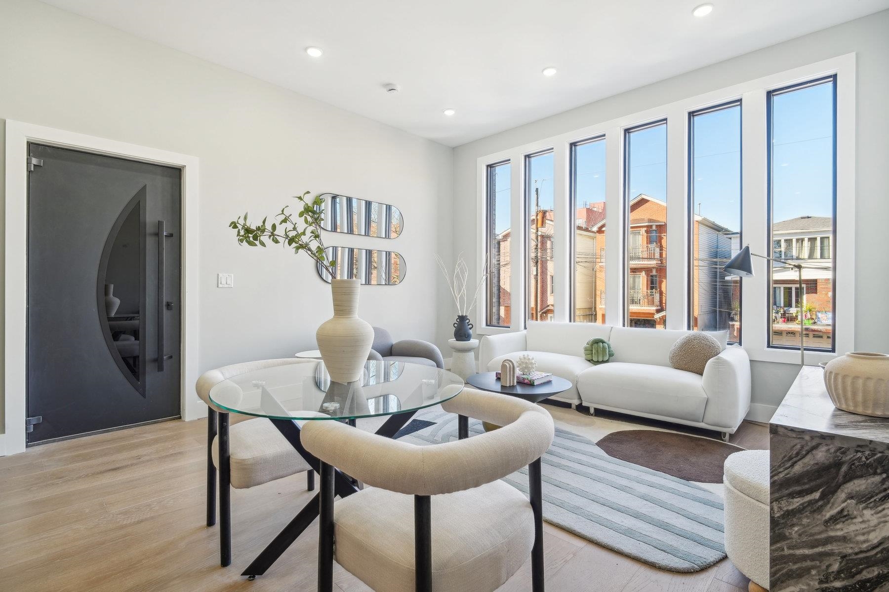 listing main picture