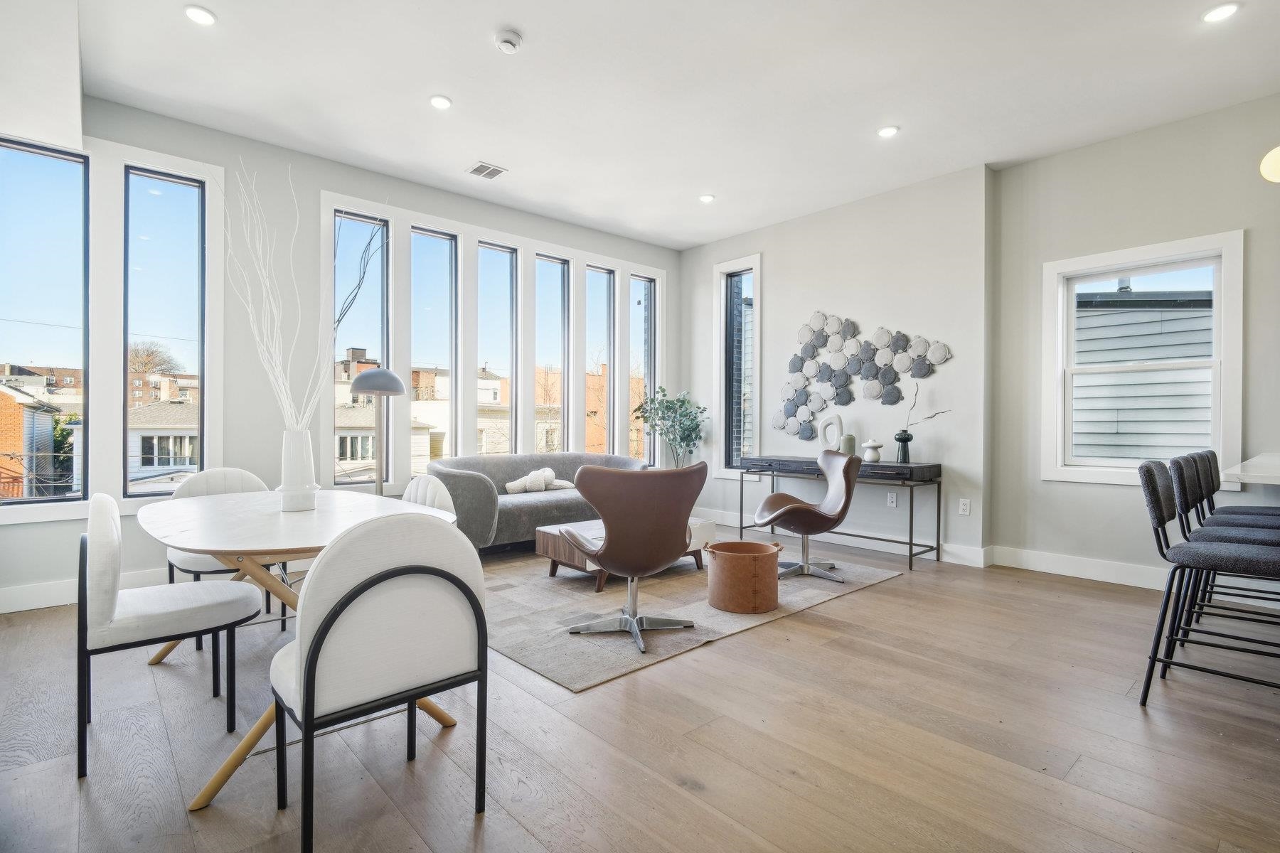 listing main picture