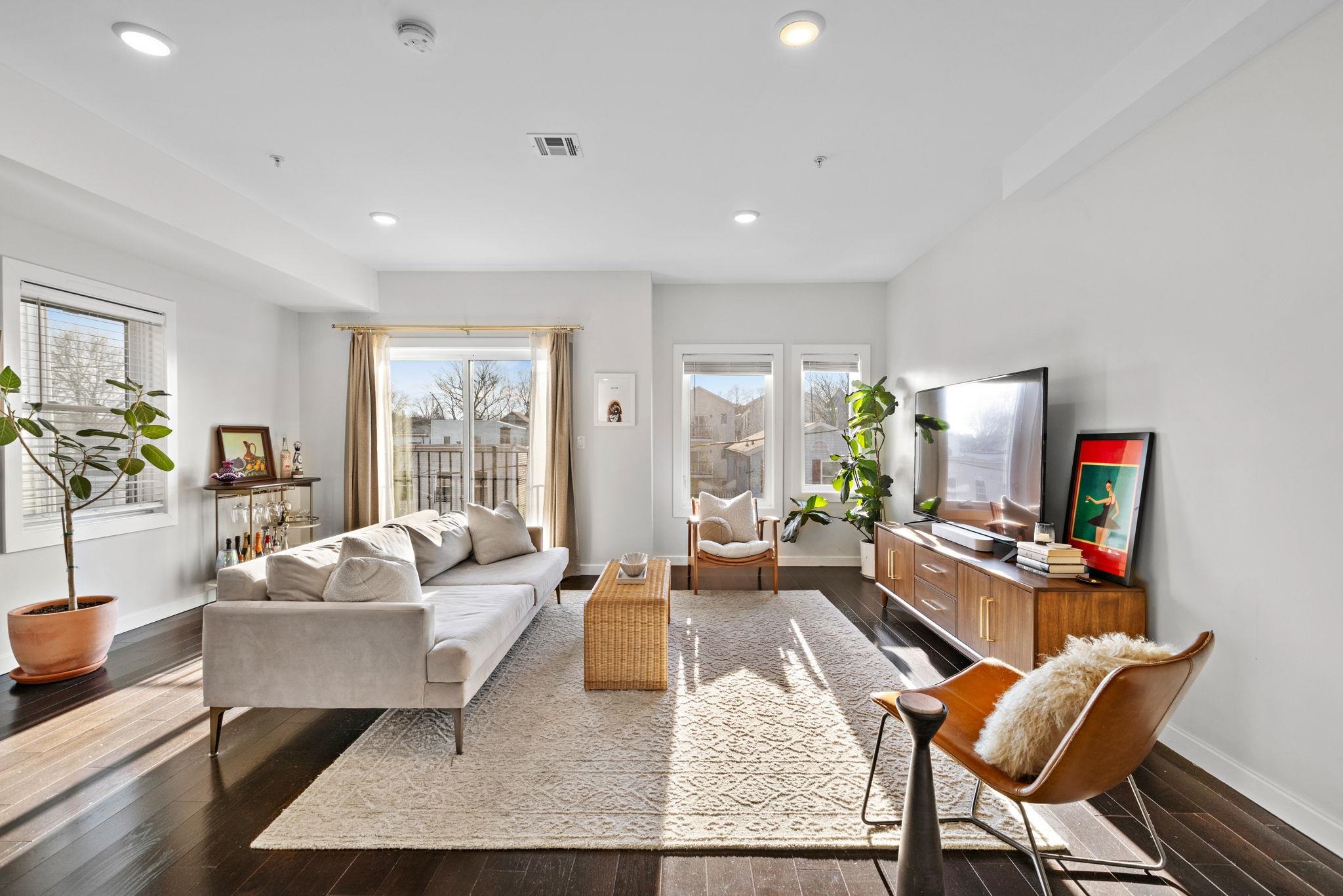 listing main picture