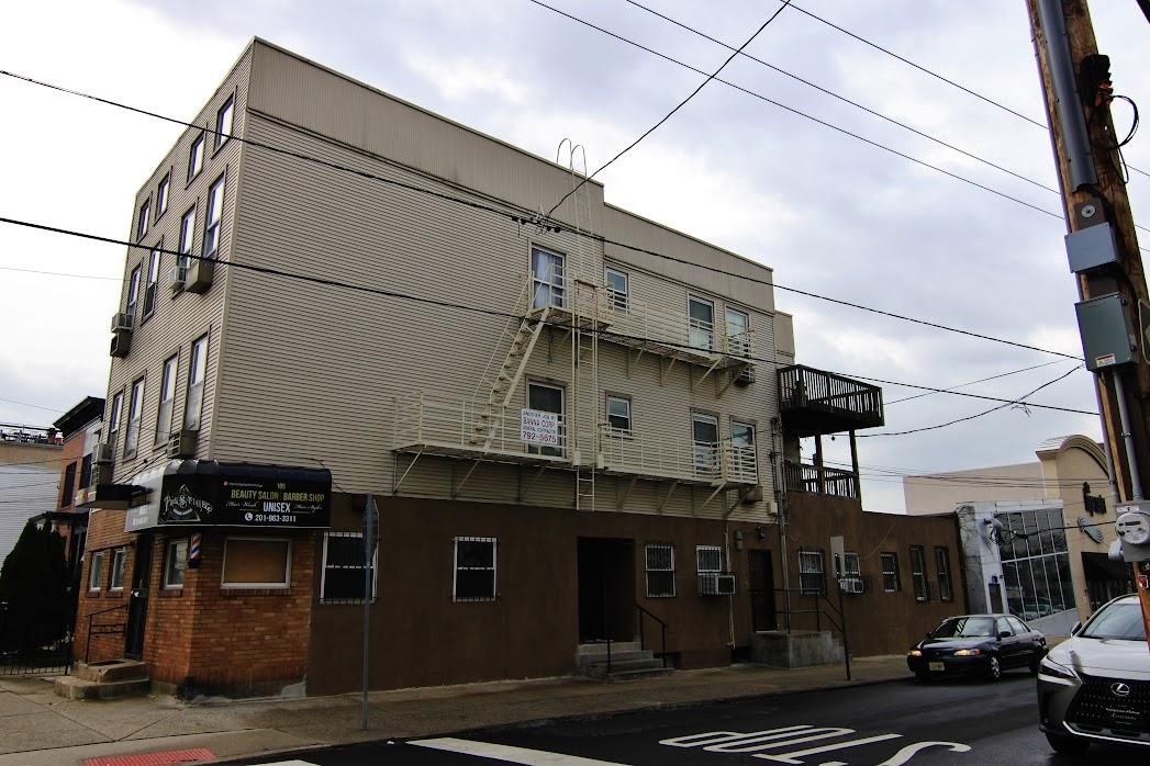 listing main picture