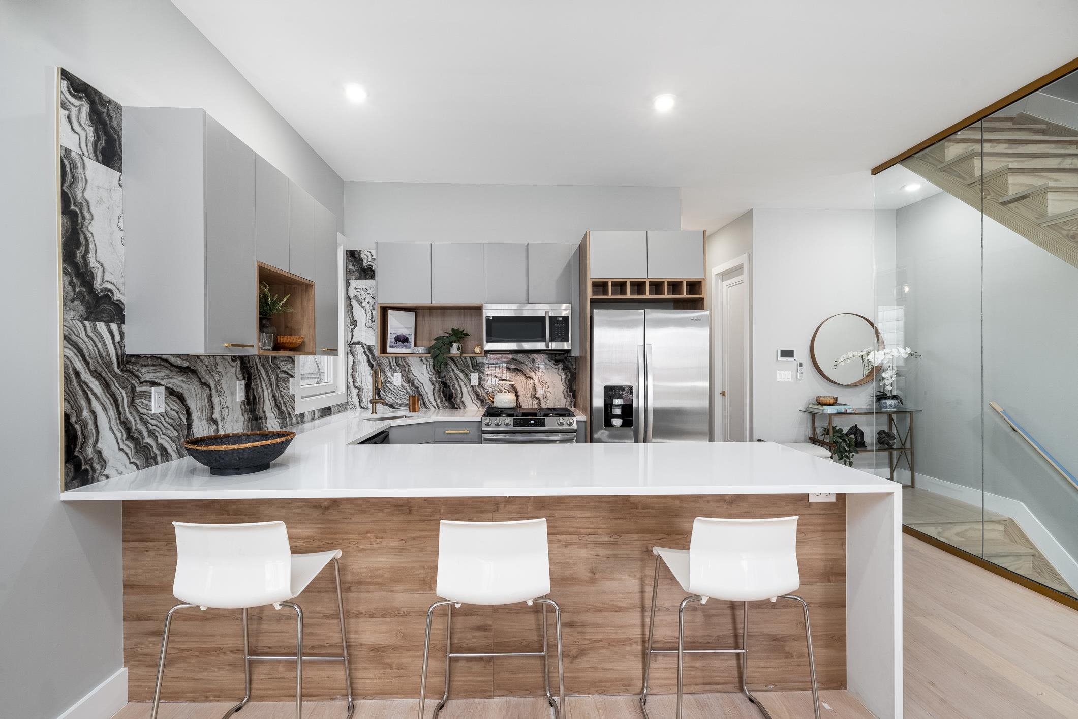 listing main picture