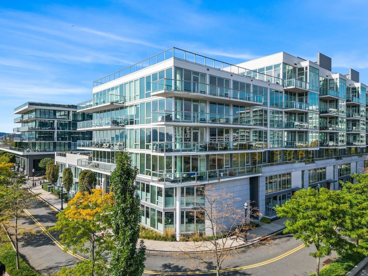 listing main picture