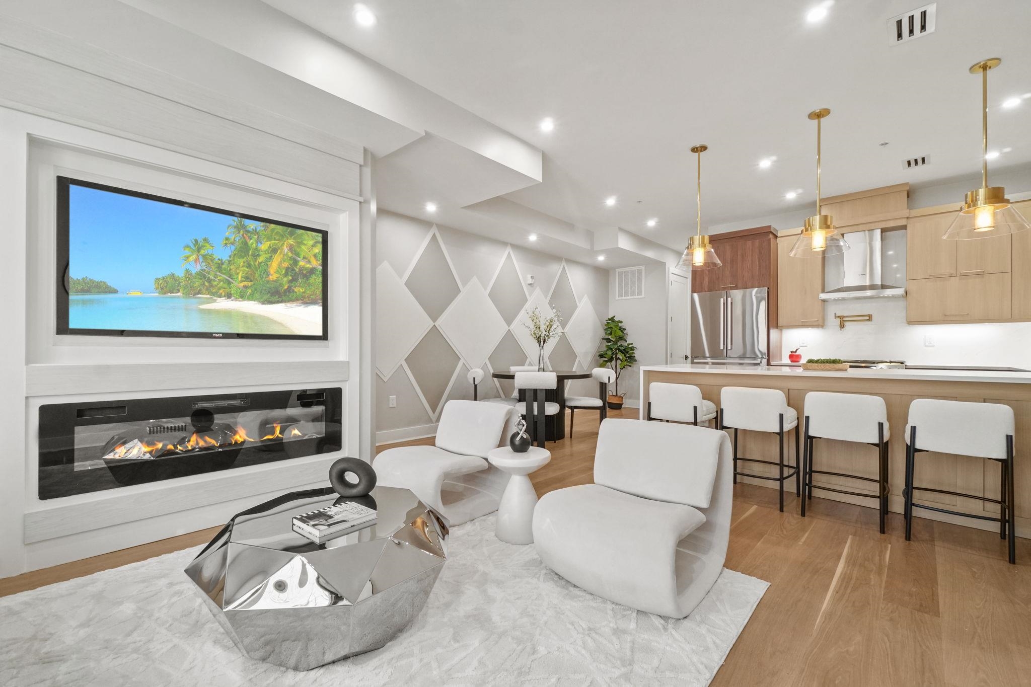 listing main picture