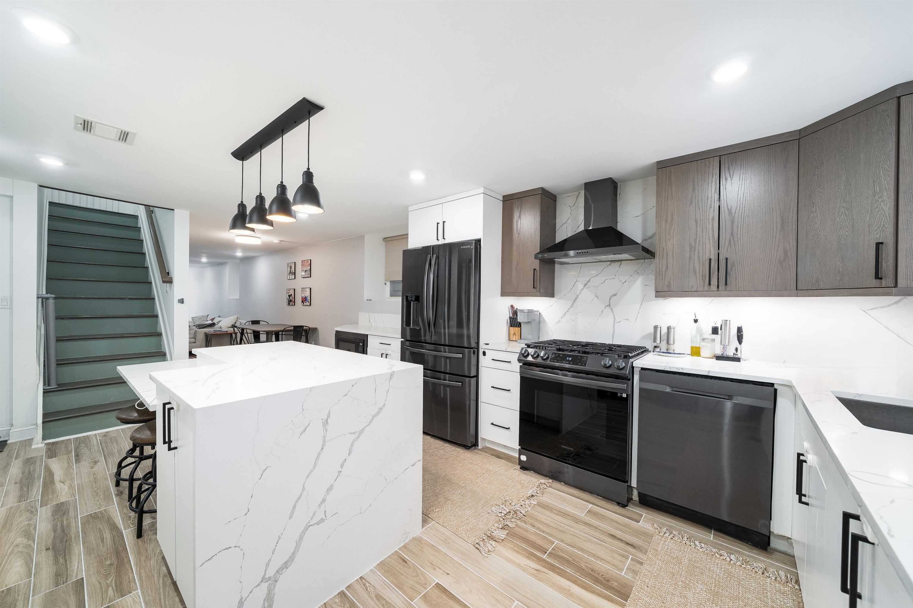 listing main picture