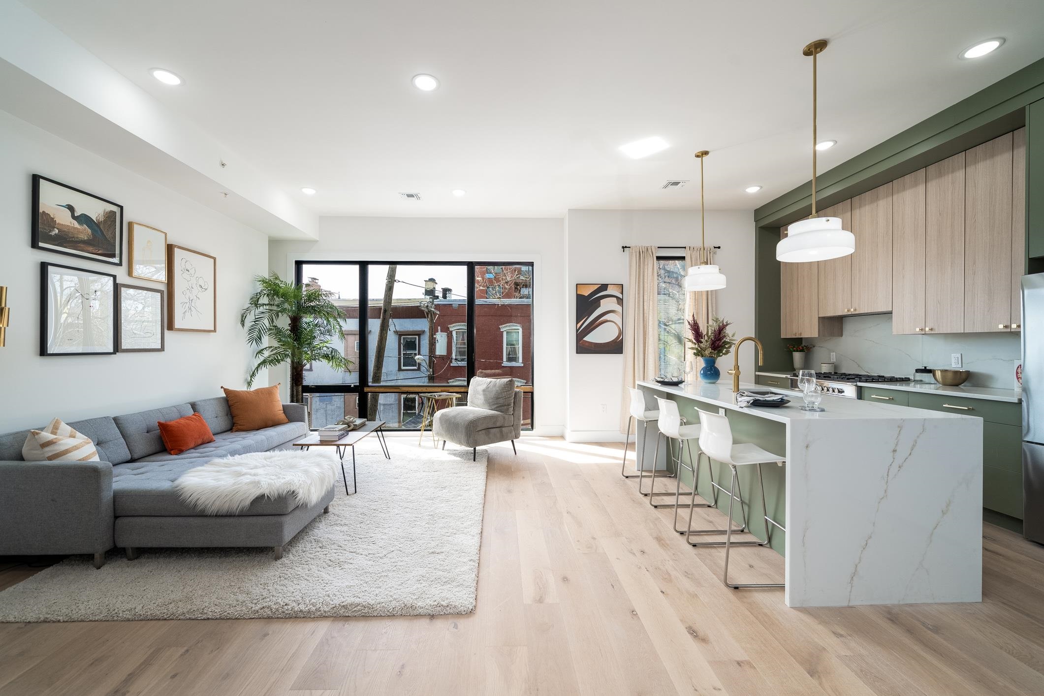 listing main picture