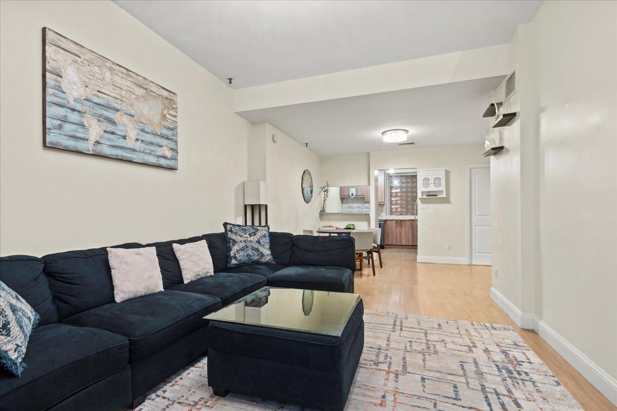 listing main picture