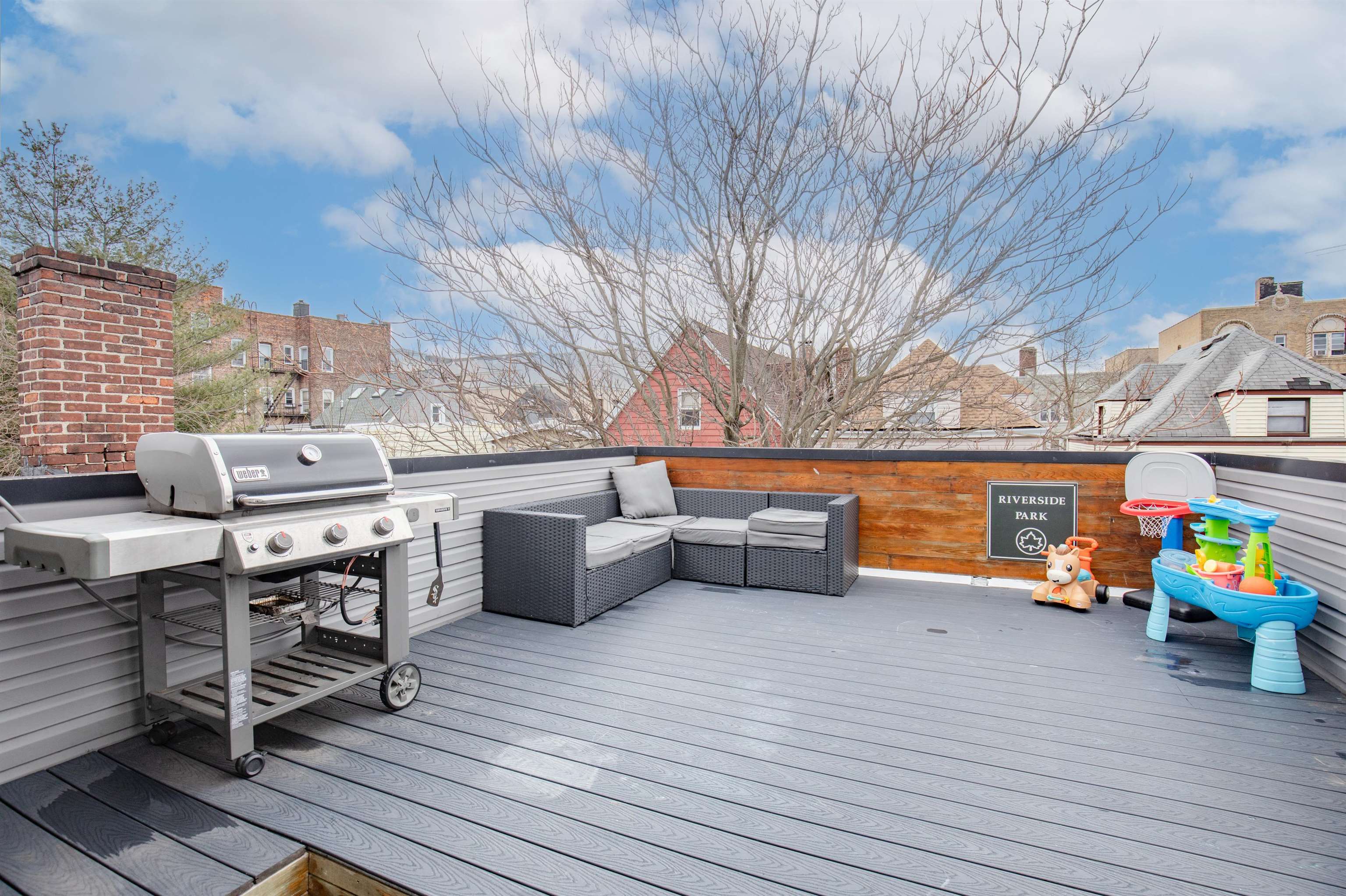 listing main picture