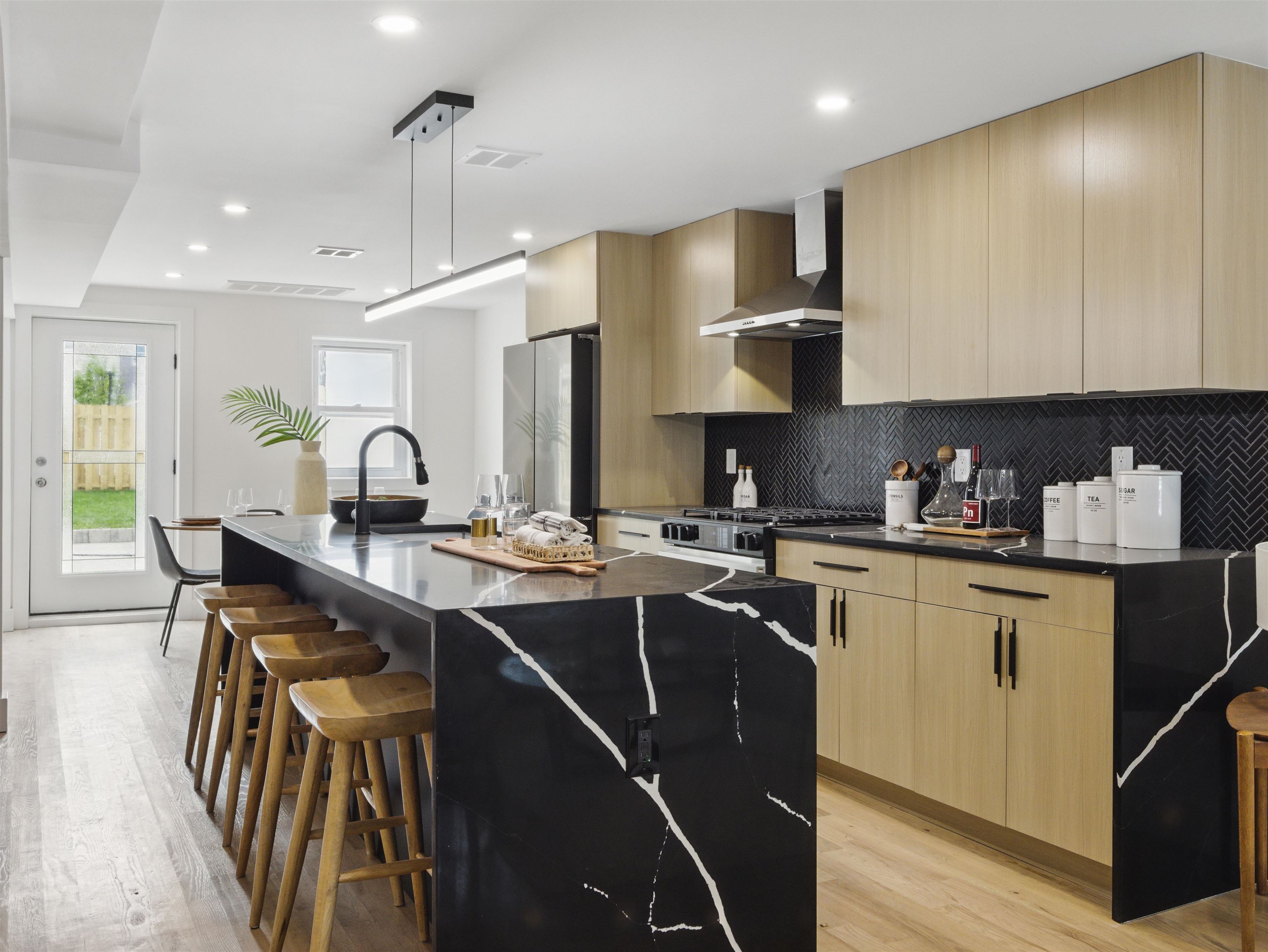 listing main picture