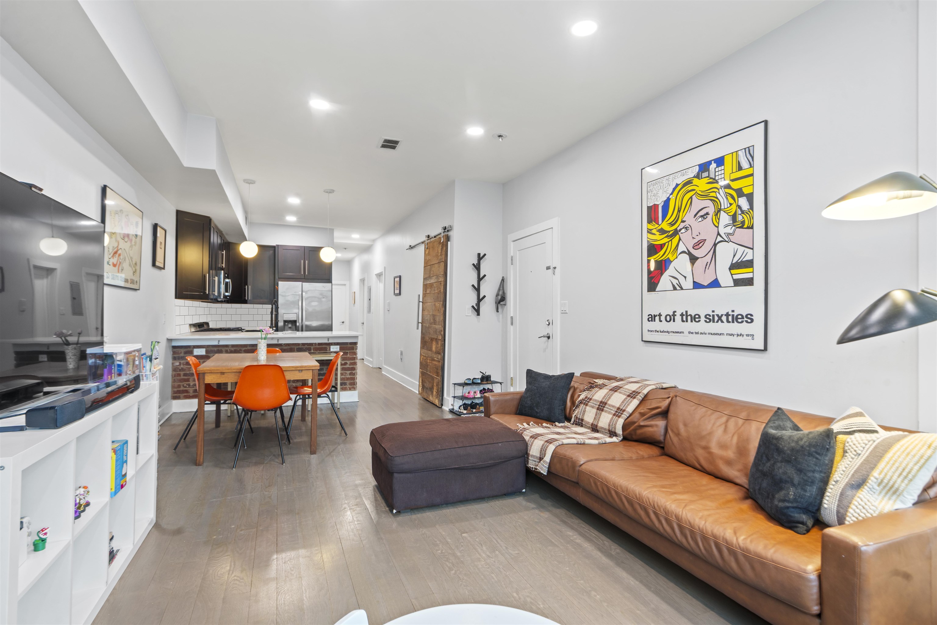 listing main picture