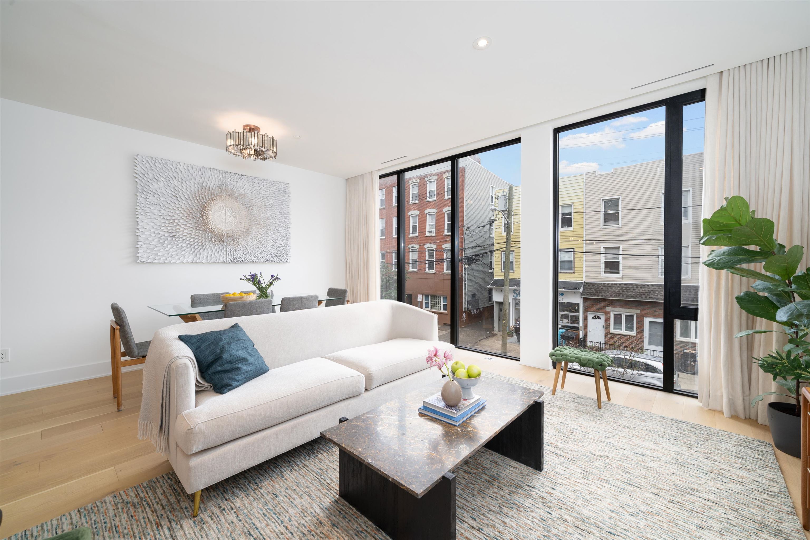 listing main picture