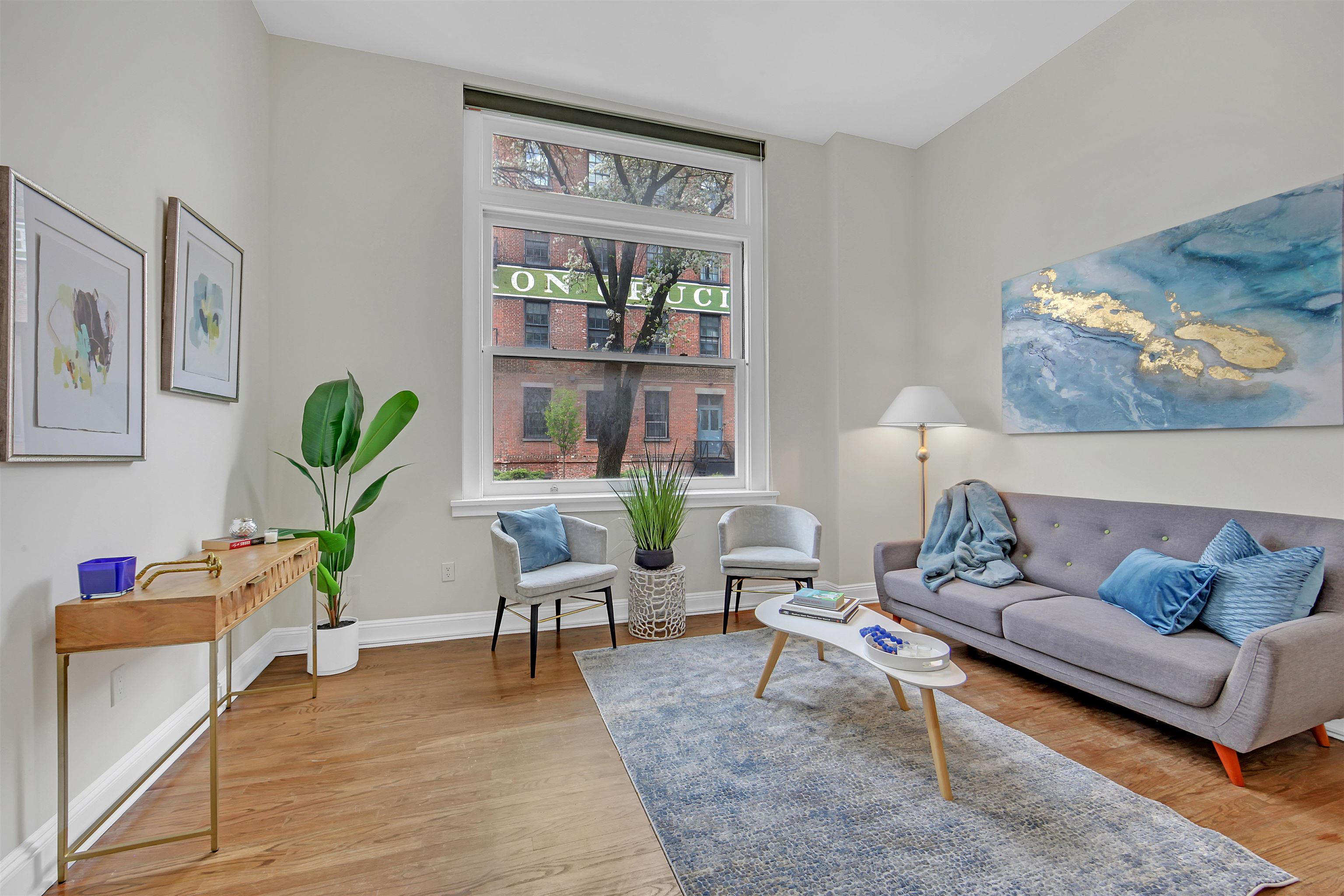 listing main picture