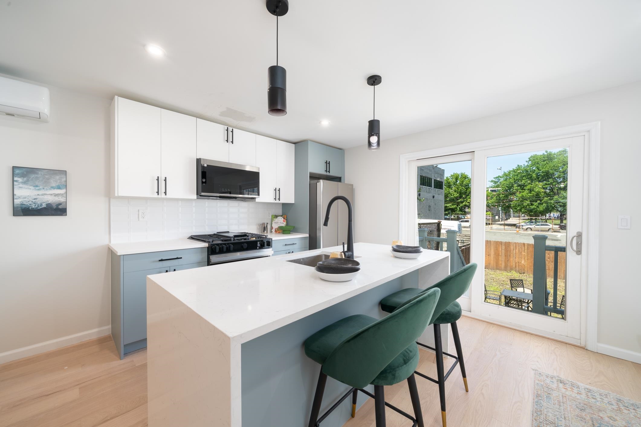 listing main picture