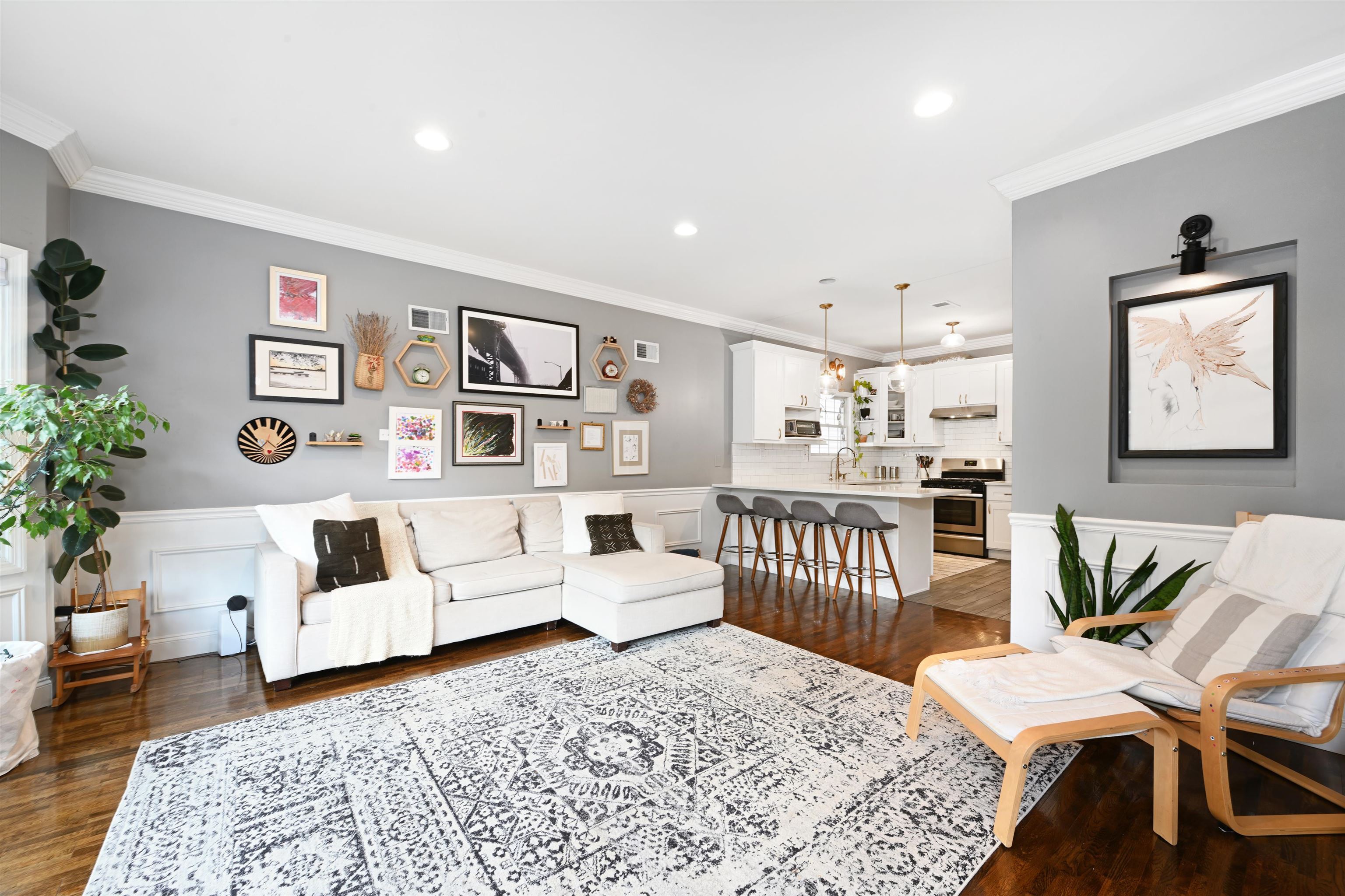 listing main picture