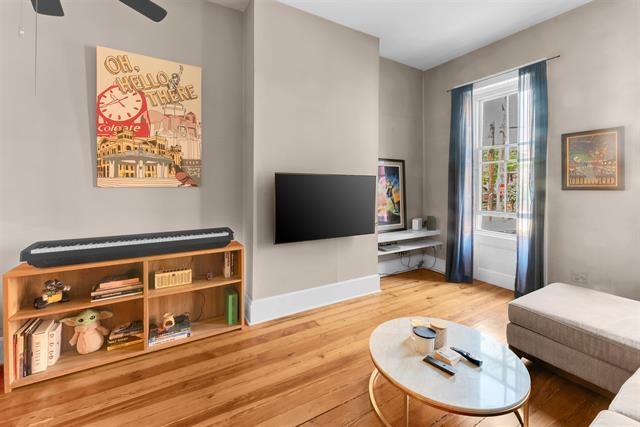 listing main picture