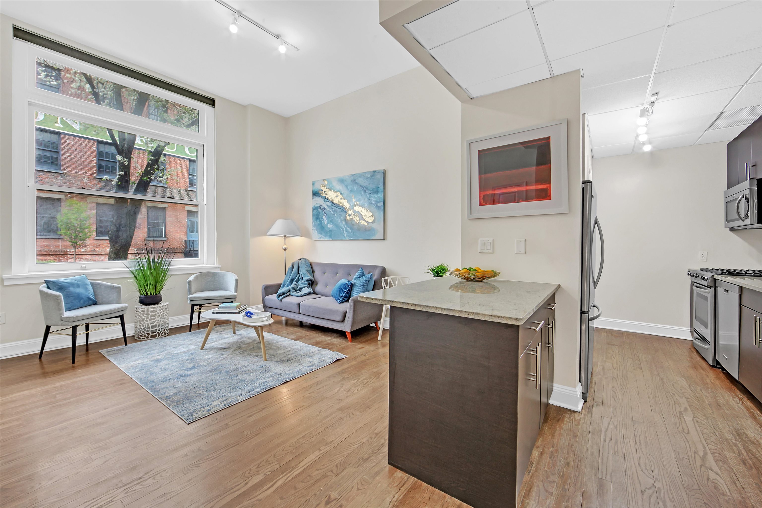 listing main picture