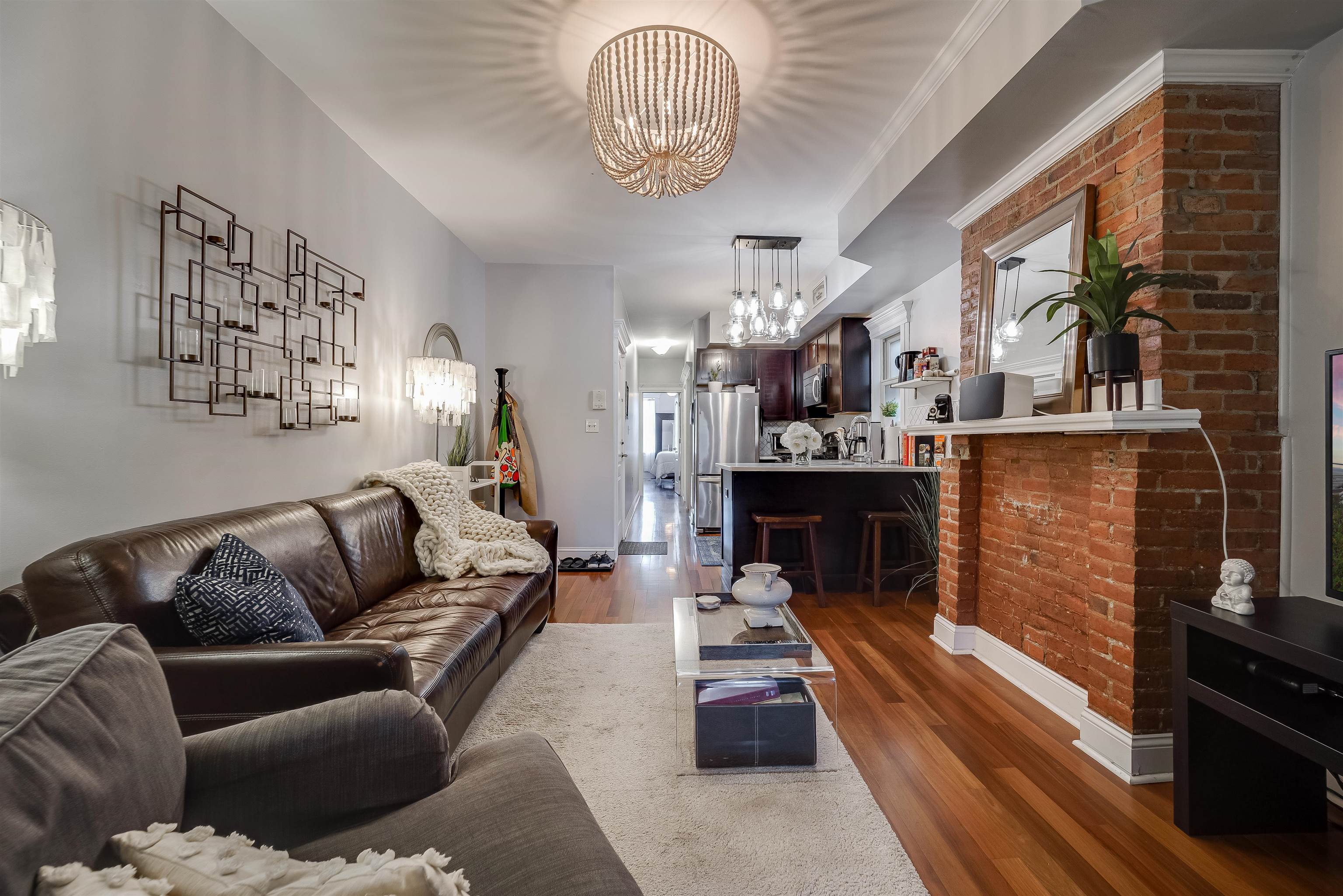 listing main picture