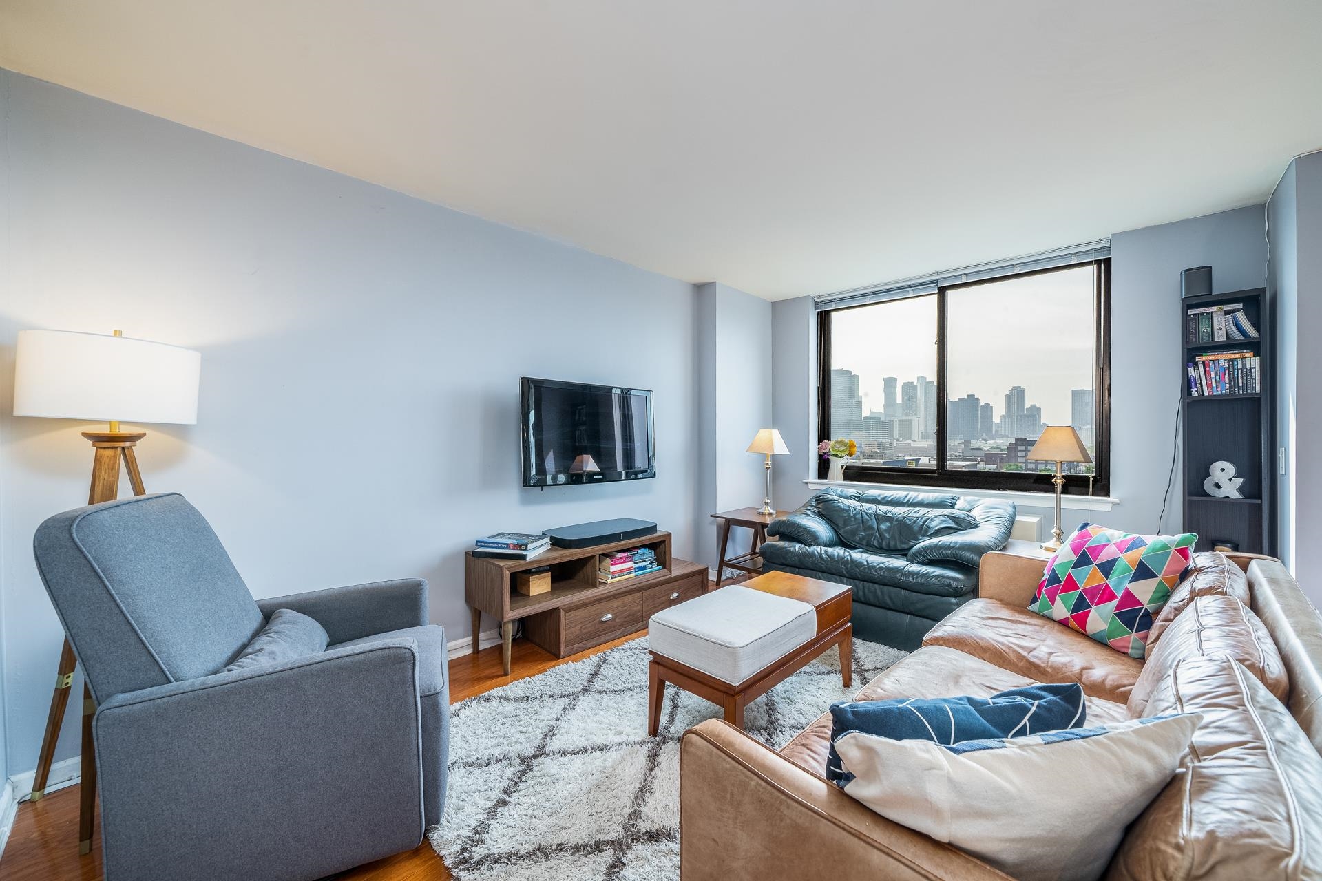 listing main picture