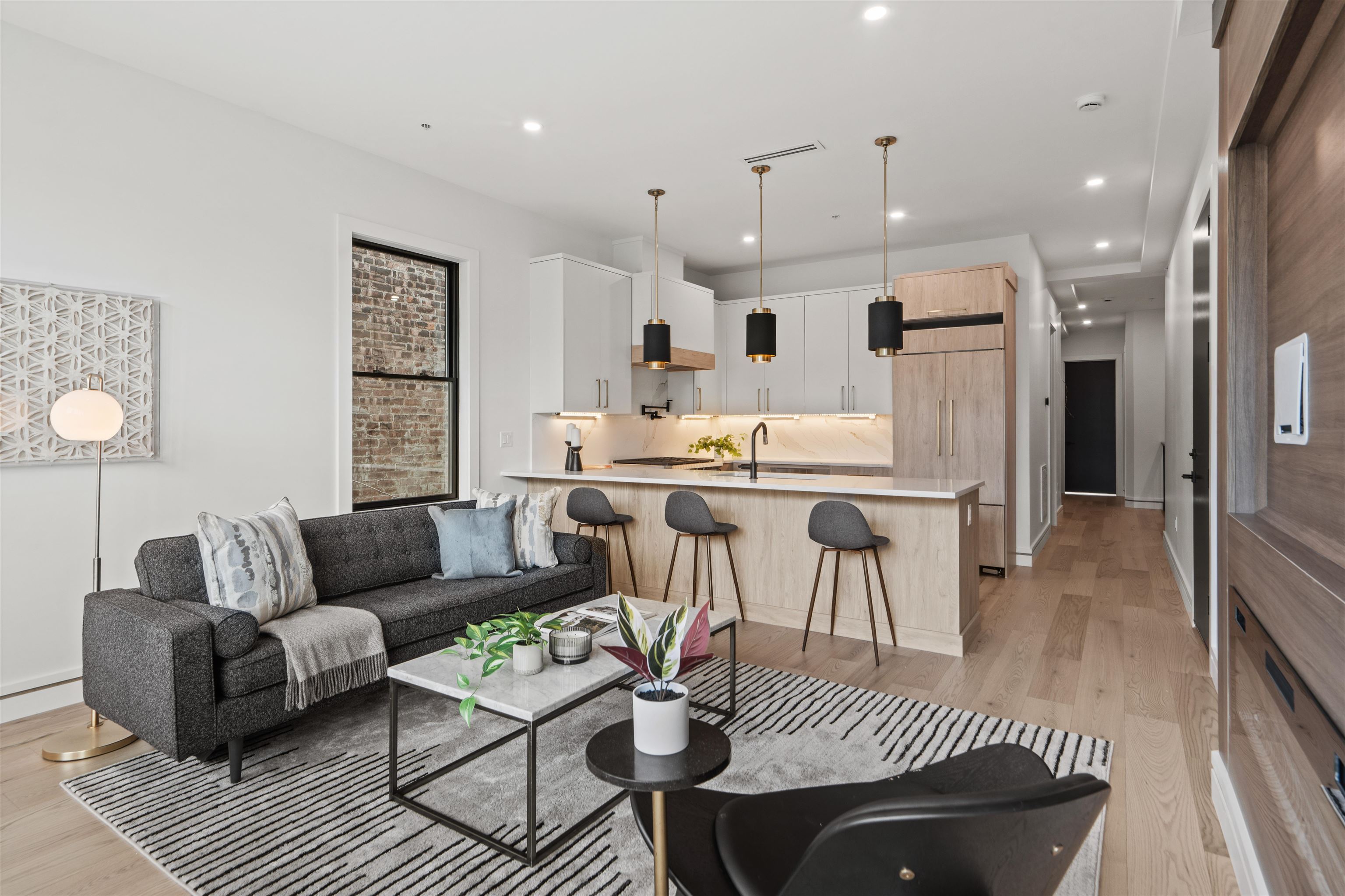 listing main picture