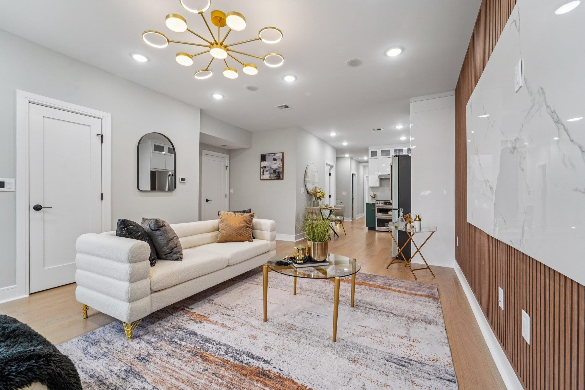 listing main picture