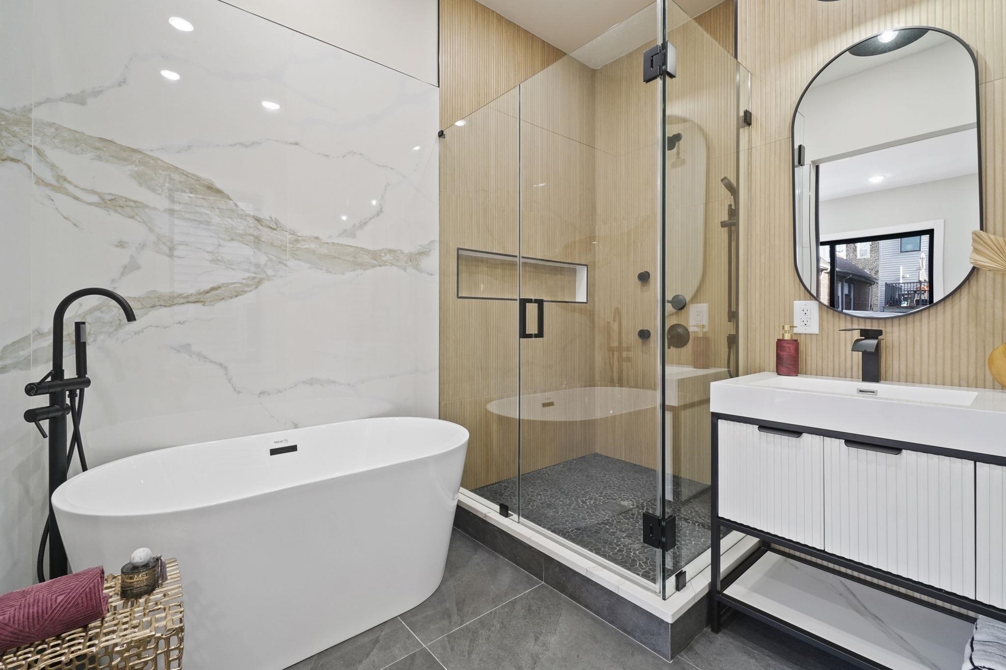 listing main picture