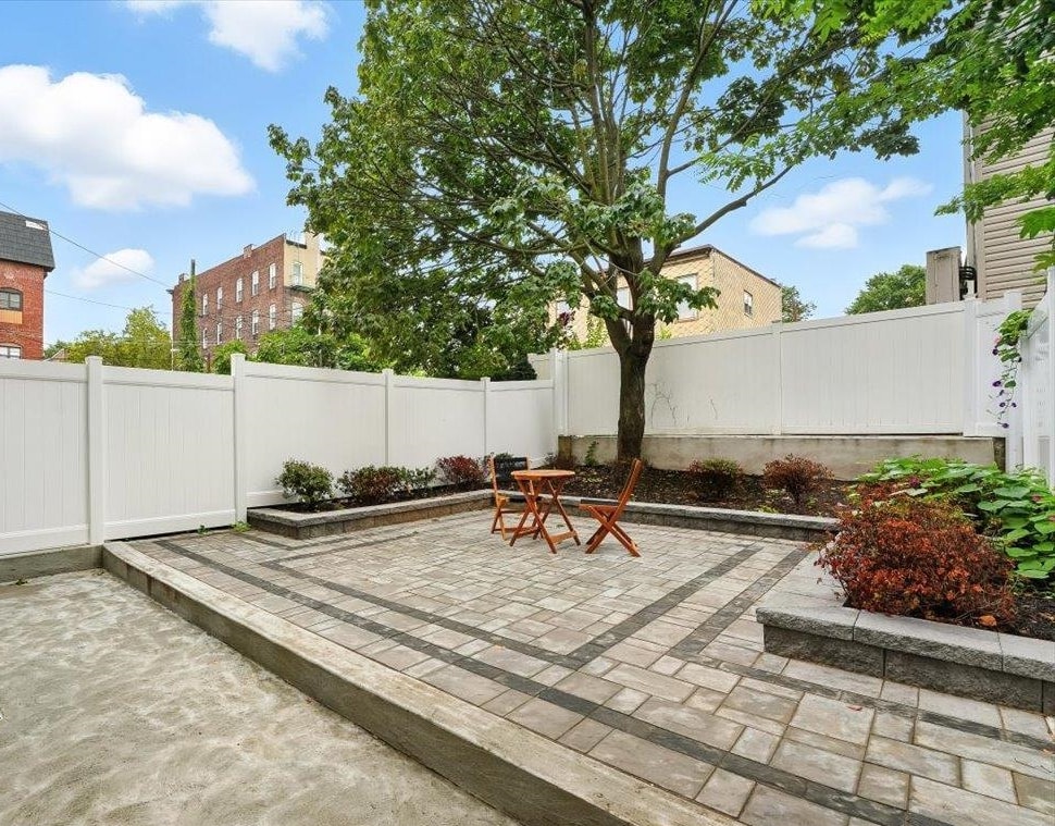 listing main picture