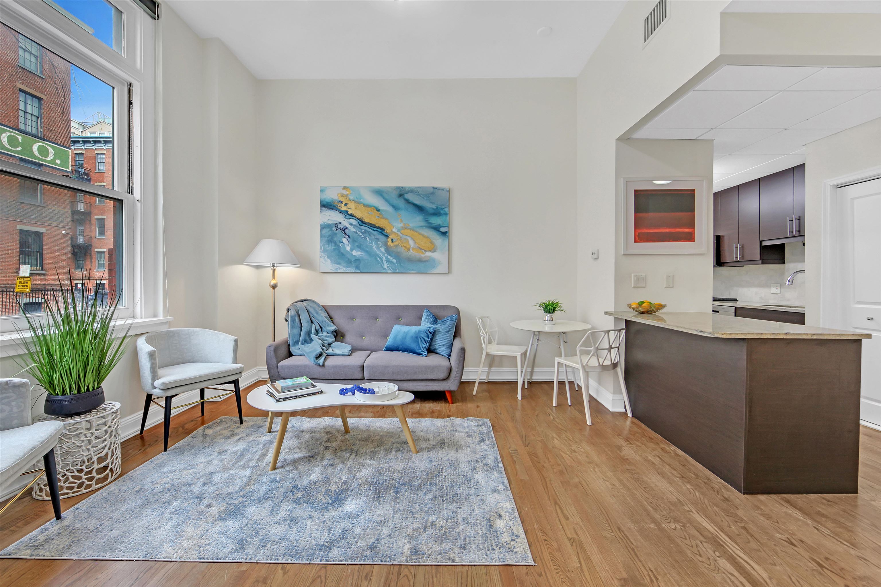 listing main picture