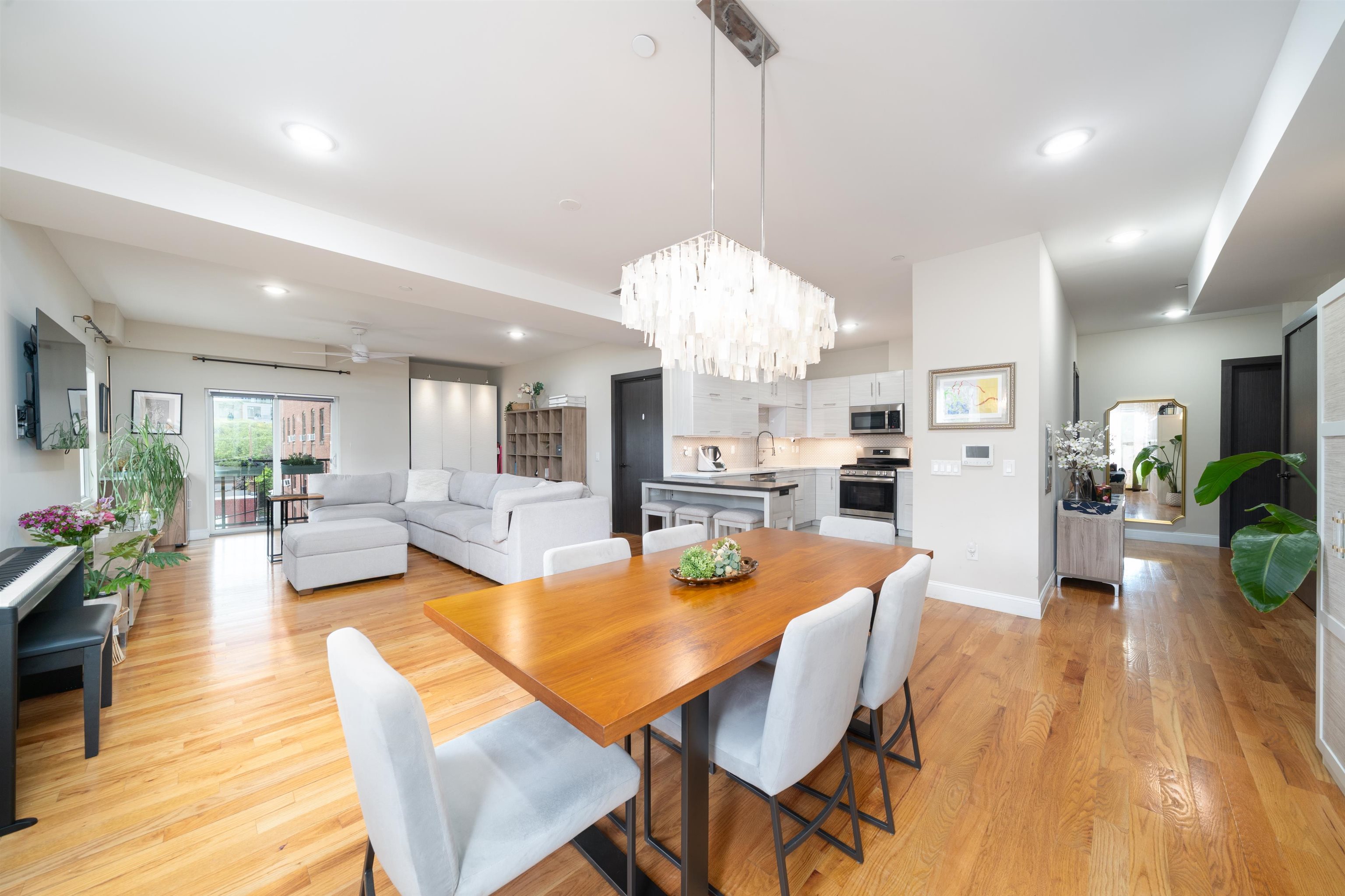 listing main picture