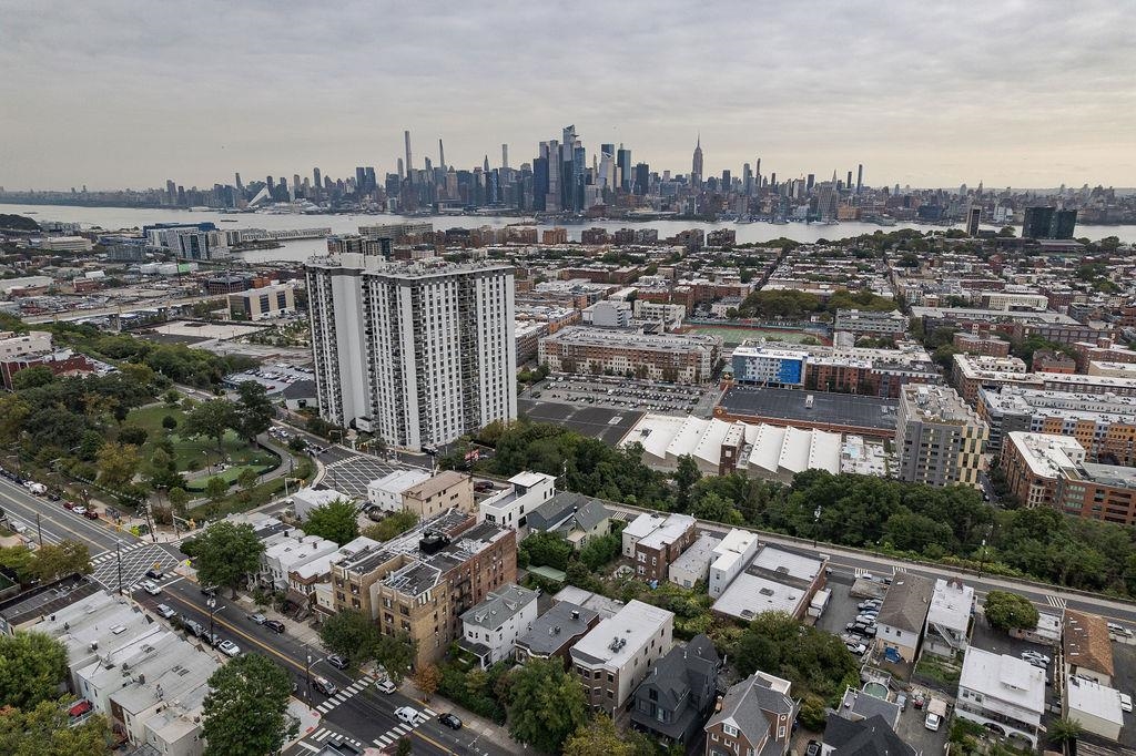 listing main picture