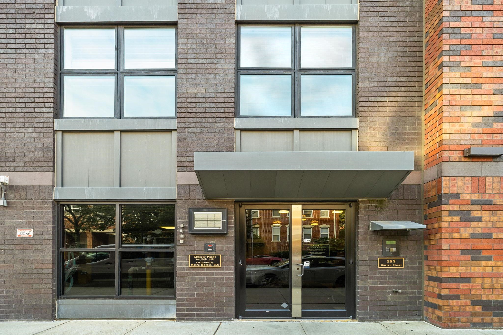 listing main picture