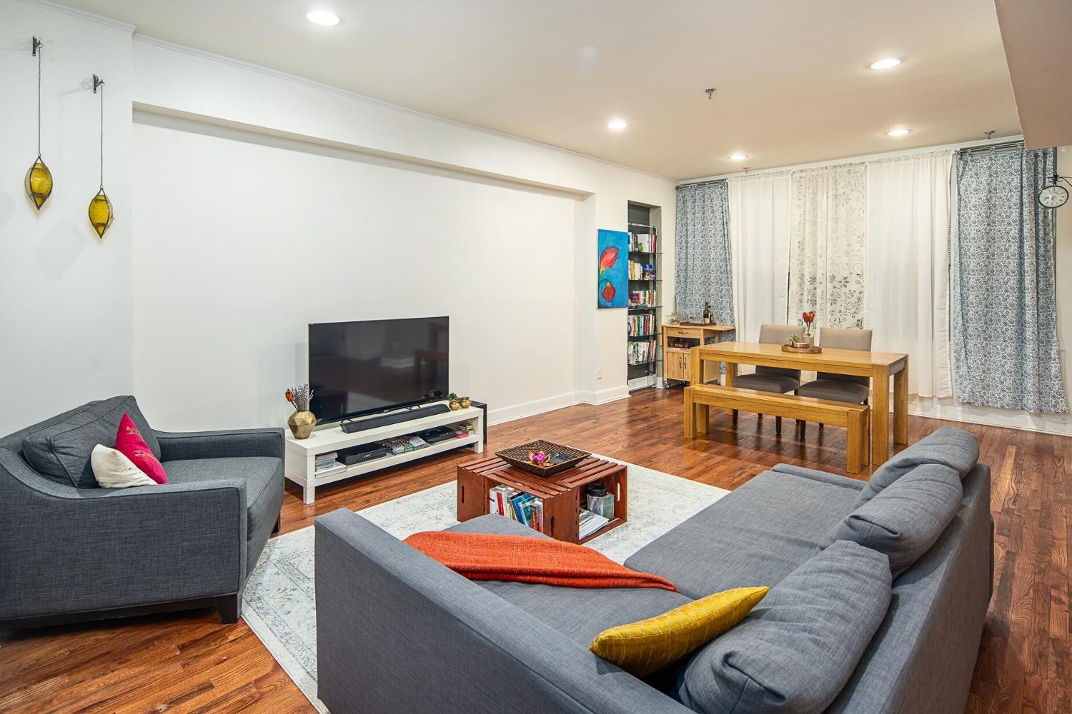 listing main picture